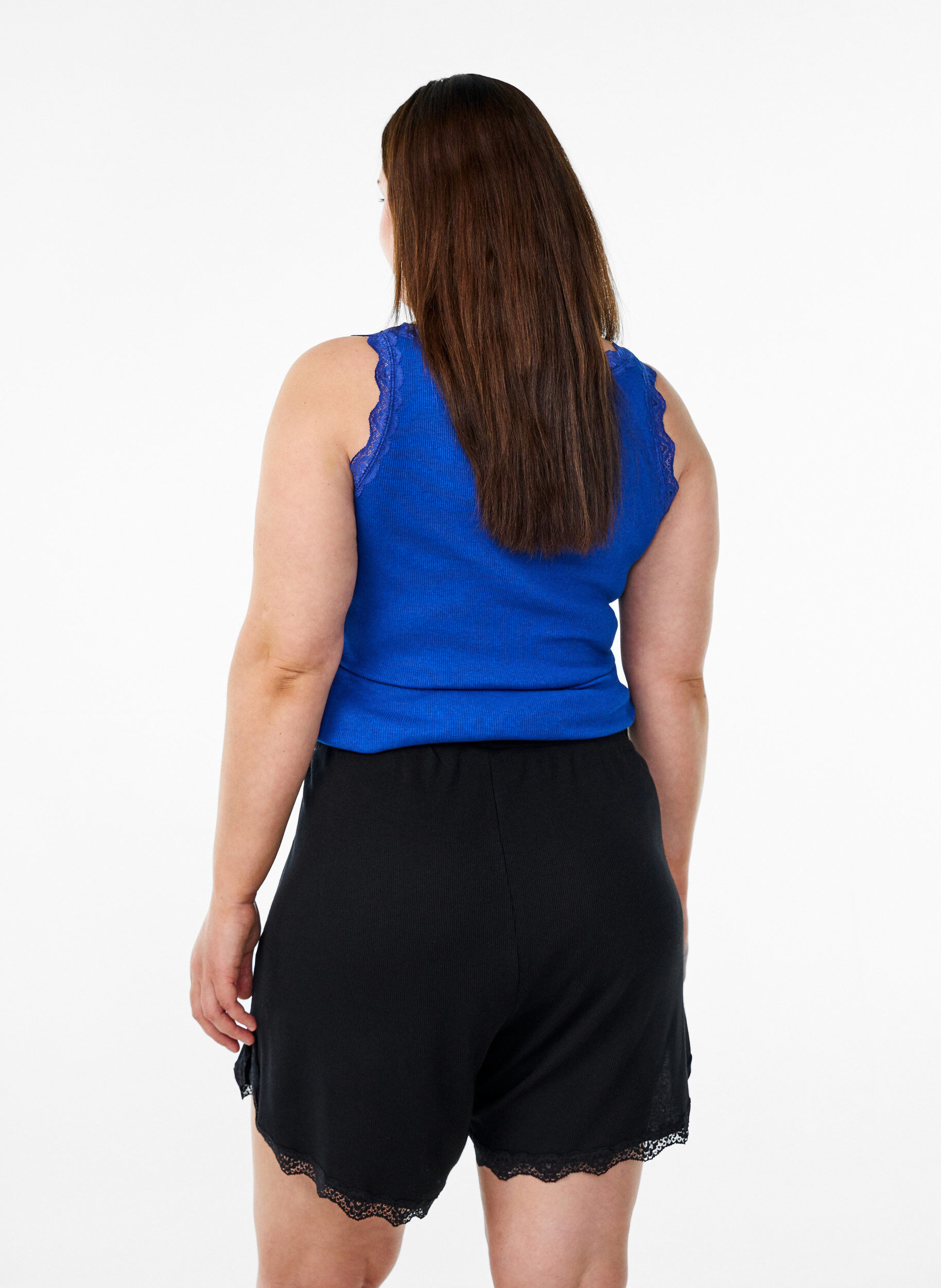 Zizzi Lichte nachtshorts met ribde structuur en kanten afwerking, Zwart, Model image number 2