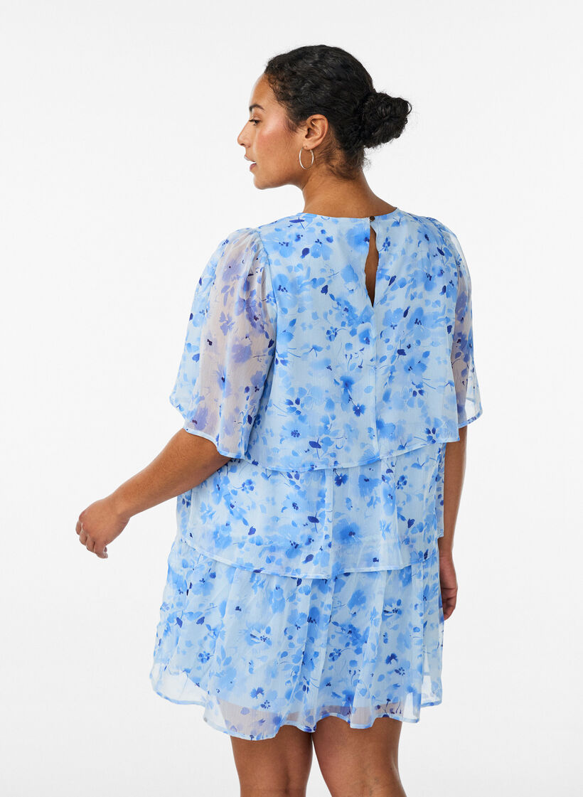 Korte jurk met chiffonlook, bloemenprint en volantlagen, Blauw, Model image number 2