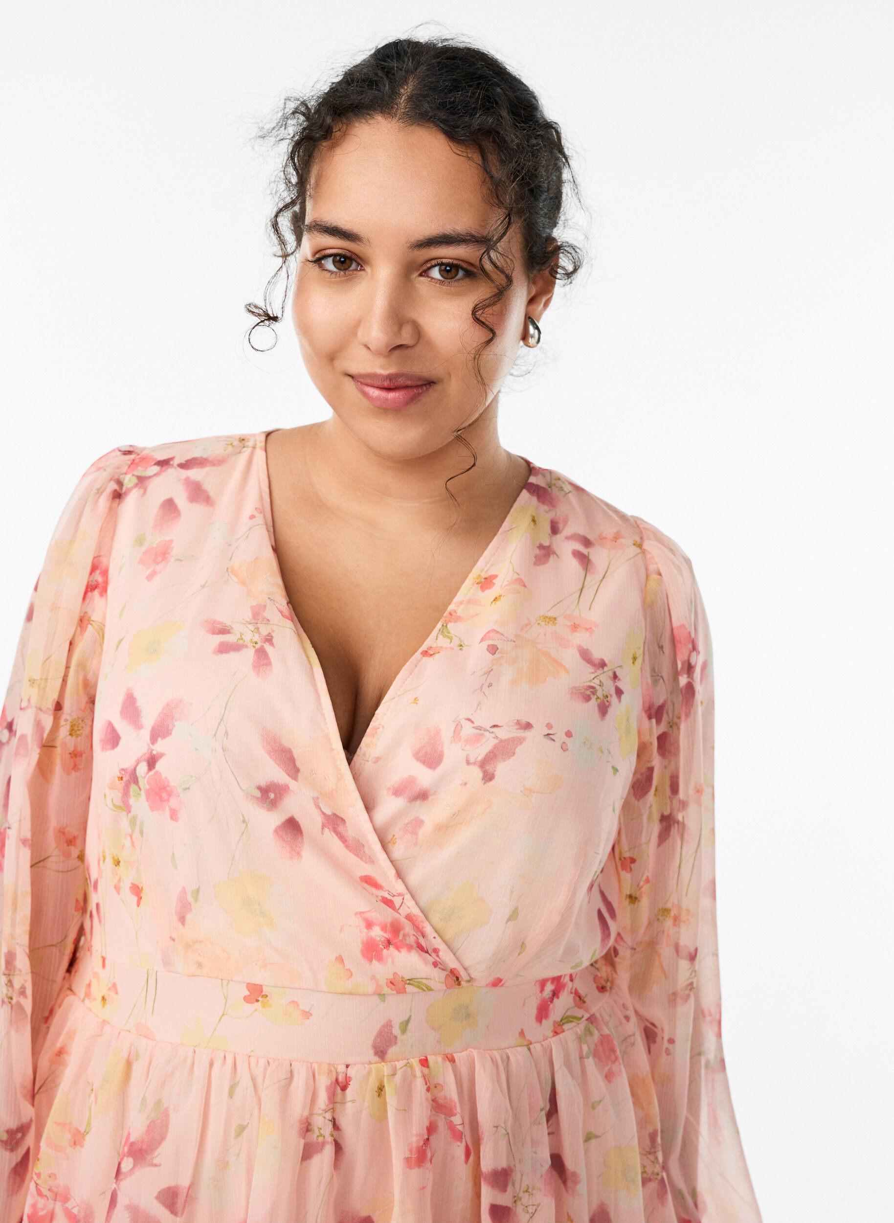 Zizzi Bloemen midijurk in chiffon met een gesmokte taille, Oranje, Model image number 2
