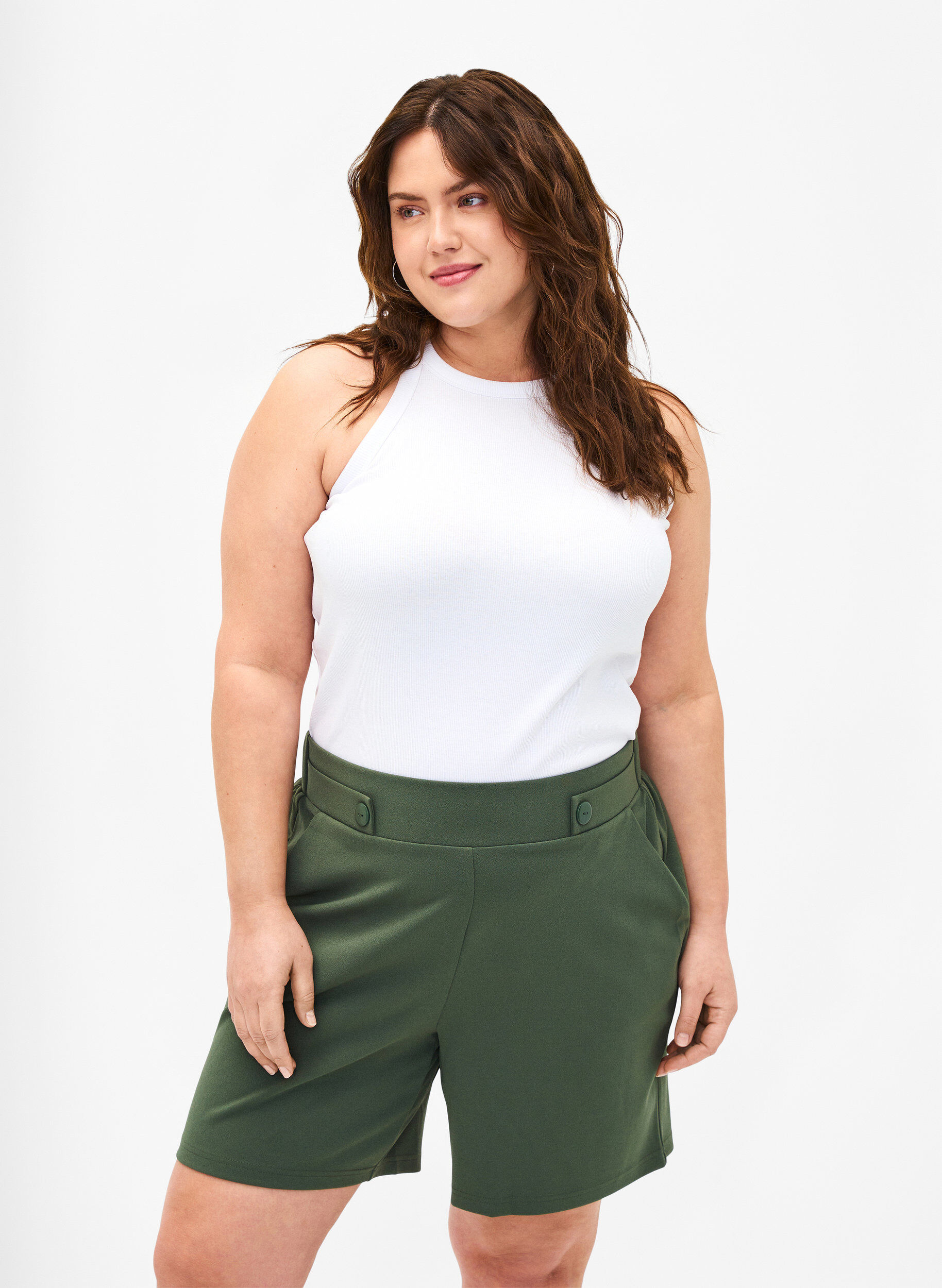 Zizzi Korte broek met zakken en losse pasvorm, Groen, Model image number 0
