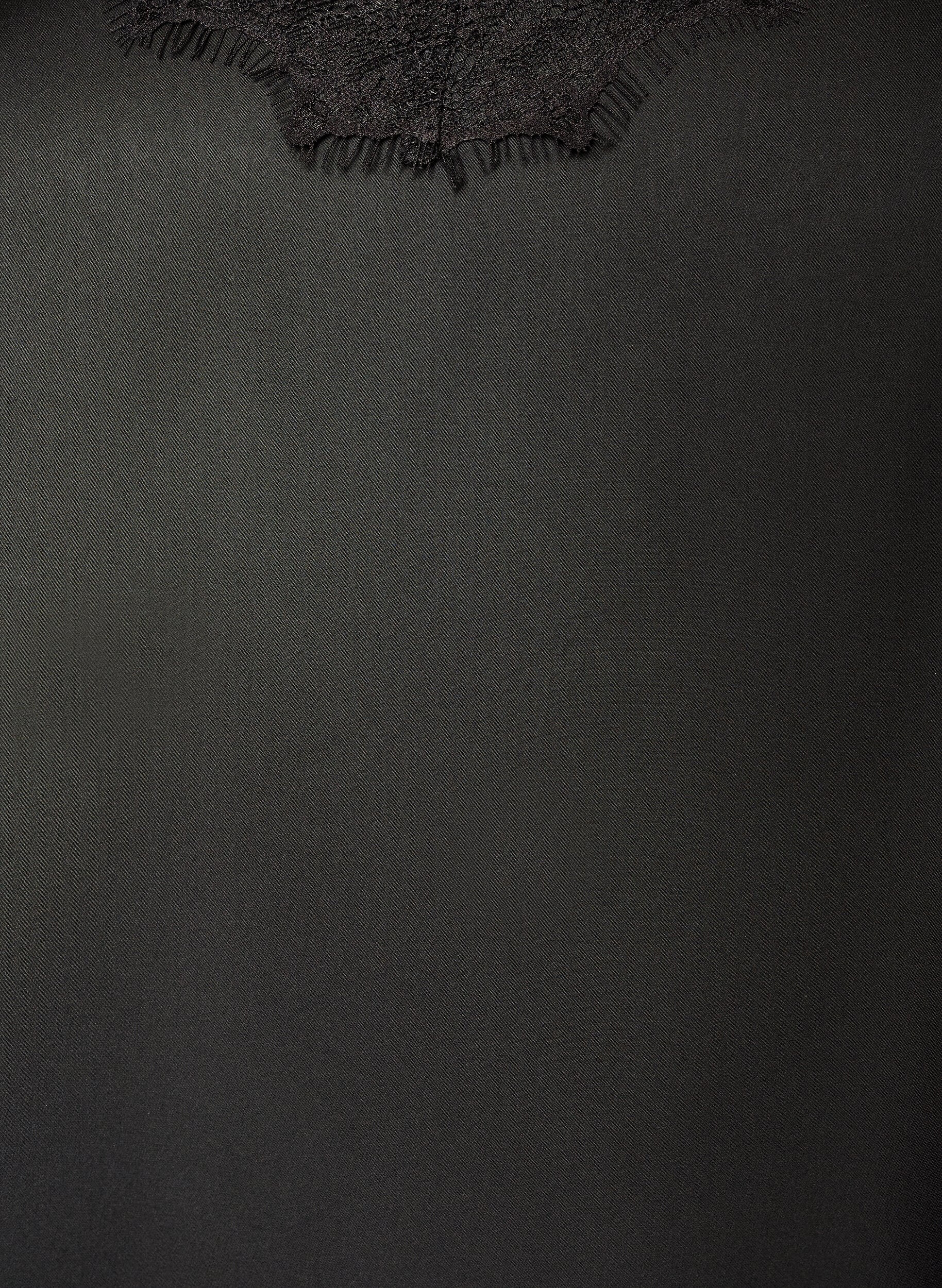 Zizzi Satijnen top met kanten afwerking en asymmetrische zoom, Zwart, Packshot image number 2