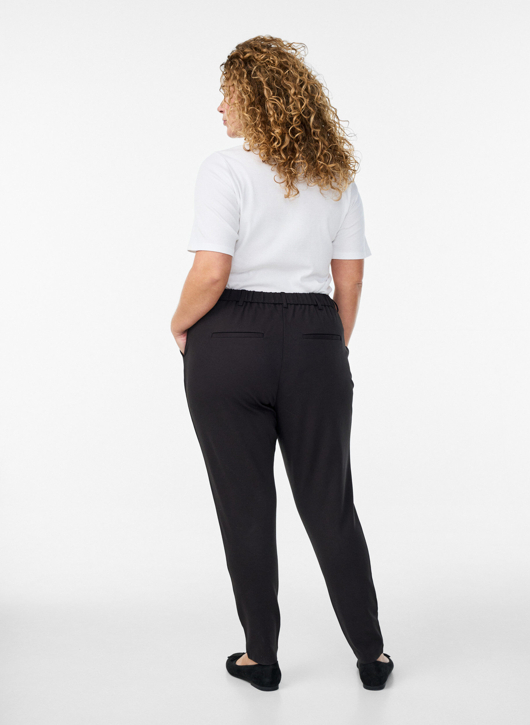 ZizziCropped Maddison broek, Zwart, Model image number 1