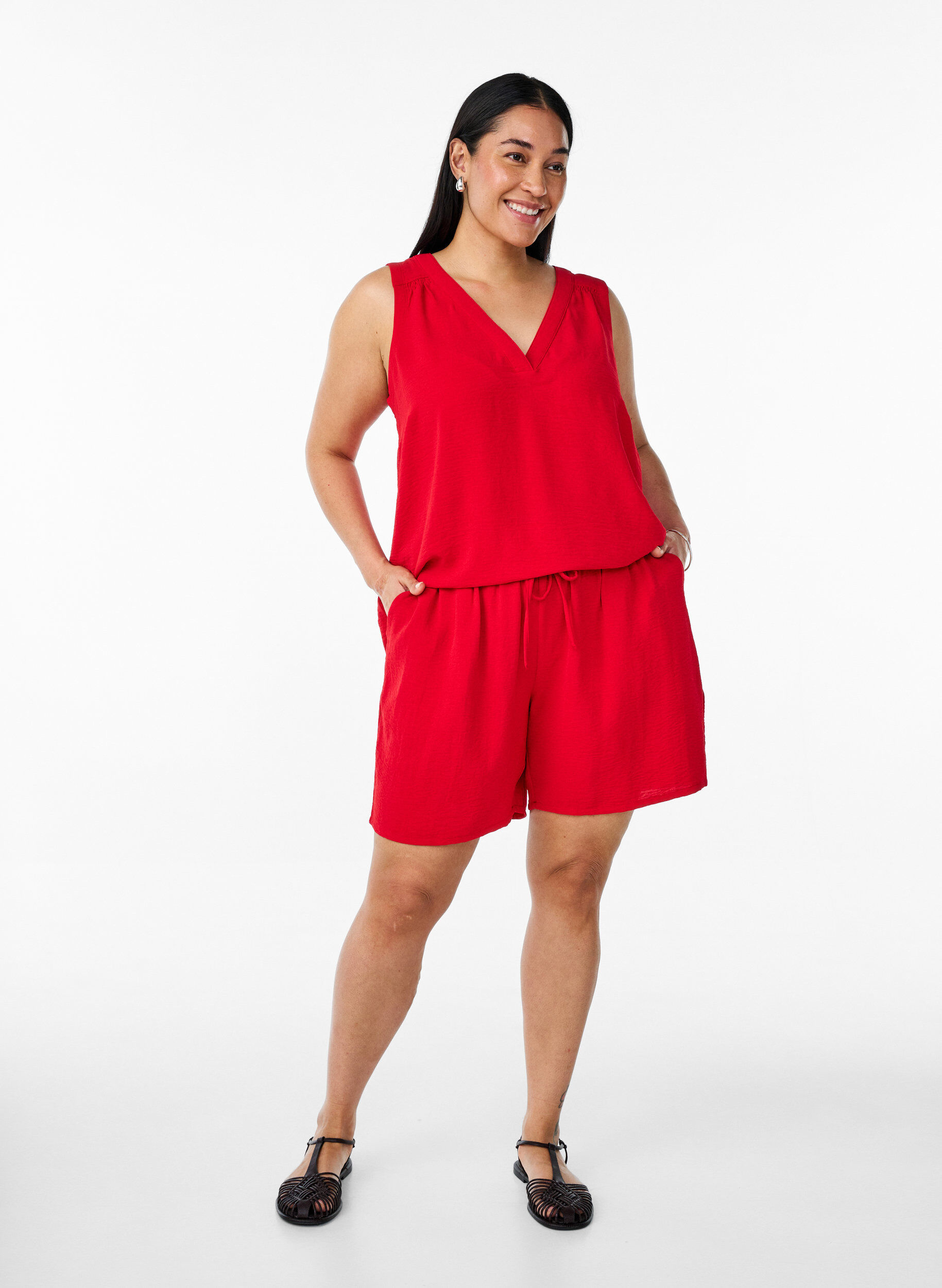 ZizziKorte broek met zakken en elastische tailleband, Rood, Model image number 1