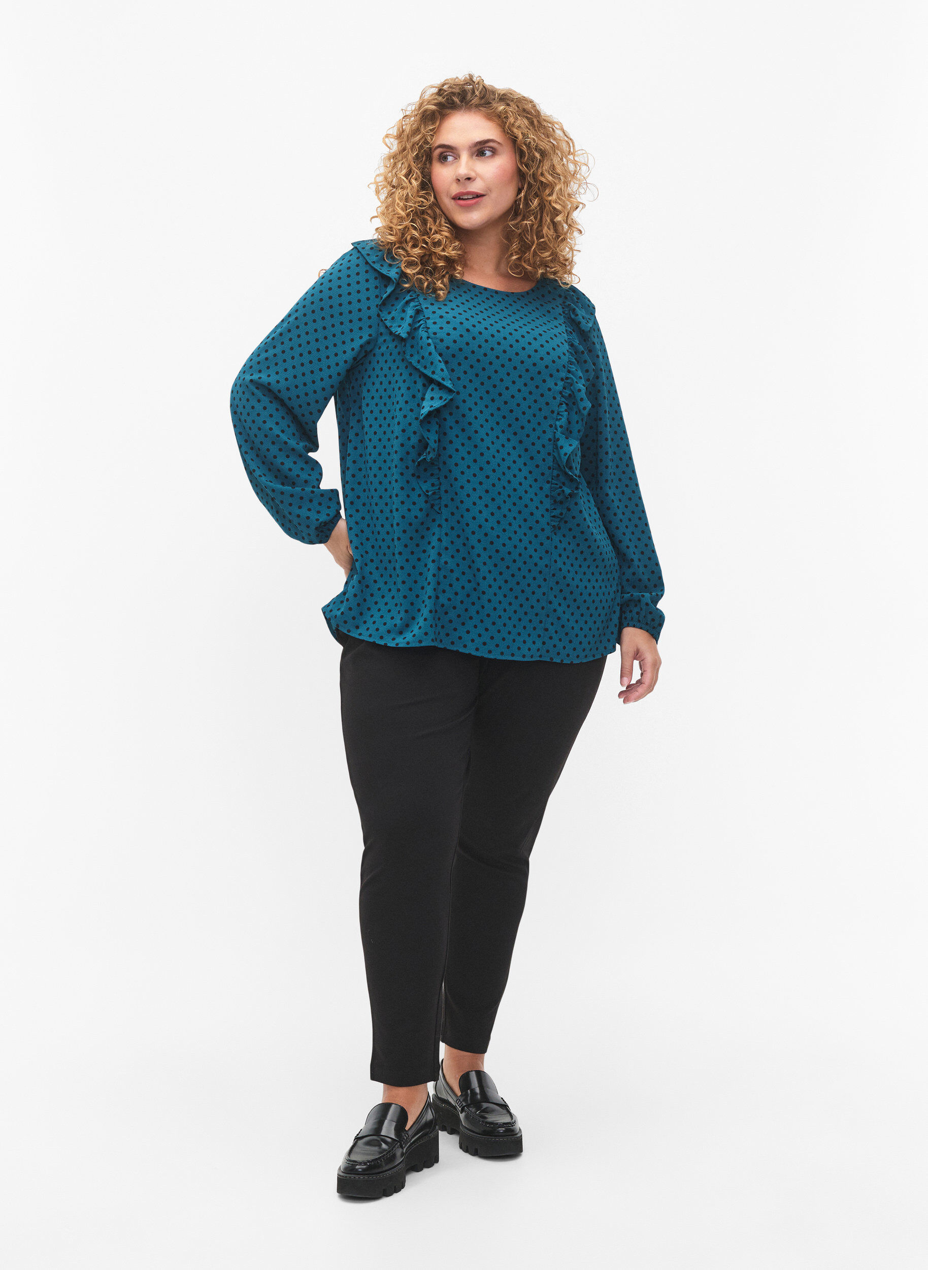Zizzi Blouse met lange mouwen en ruches, Shaded Spruce Dot, Model image number 2