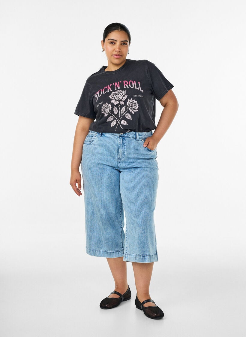 T-shirt van biologisch katoen met rockprint, Zwart, Model image number 1