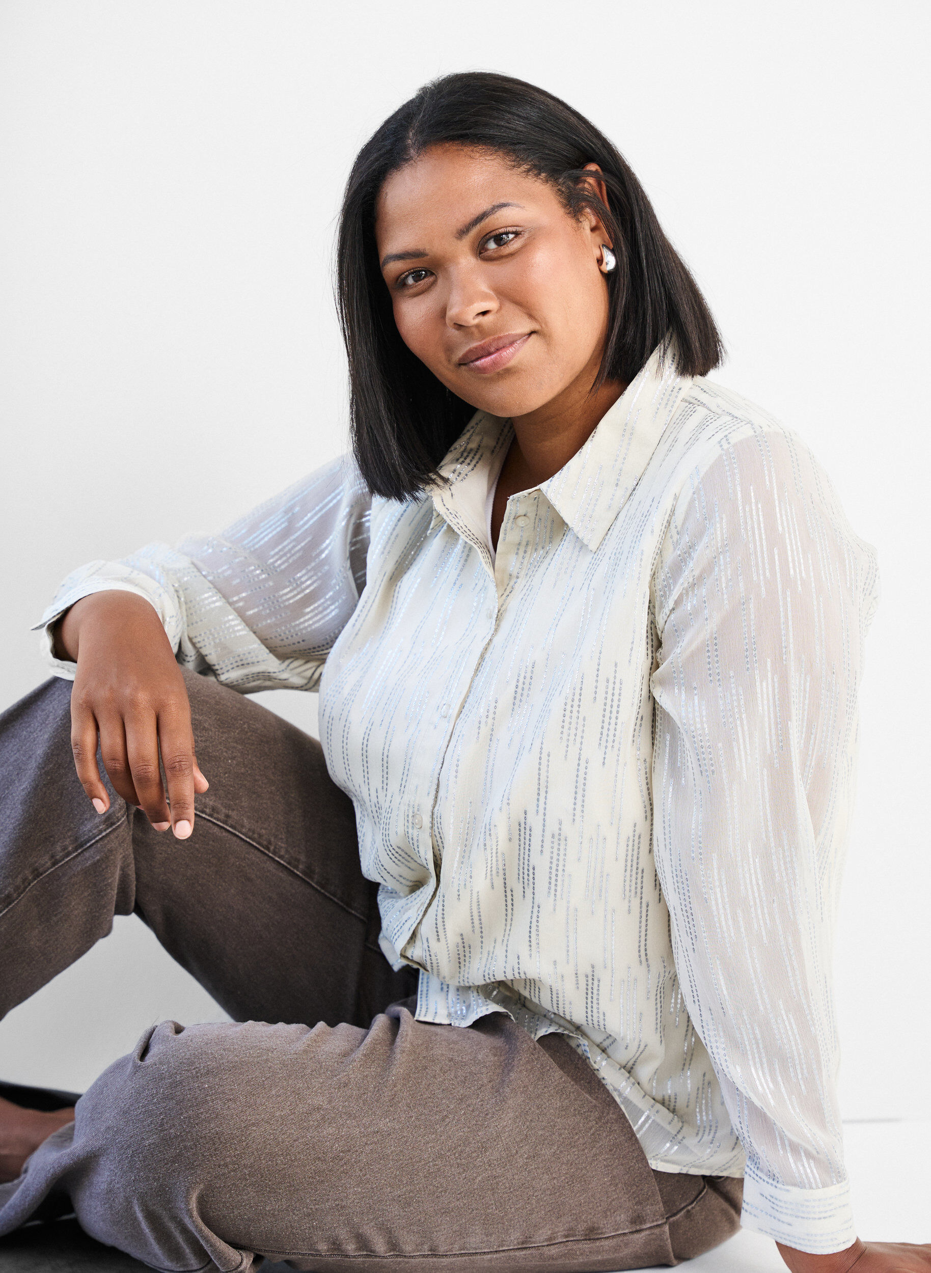 Zizzi Shirt met glinsterend patroon, Vanille, Model image number 3