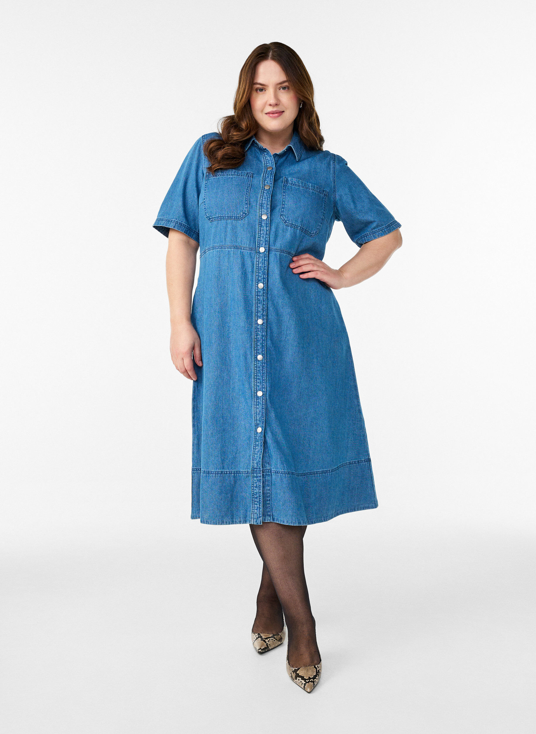 Overhemdjurk van denim met korte mouwen, Blauw, Model
