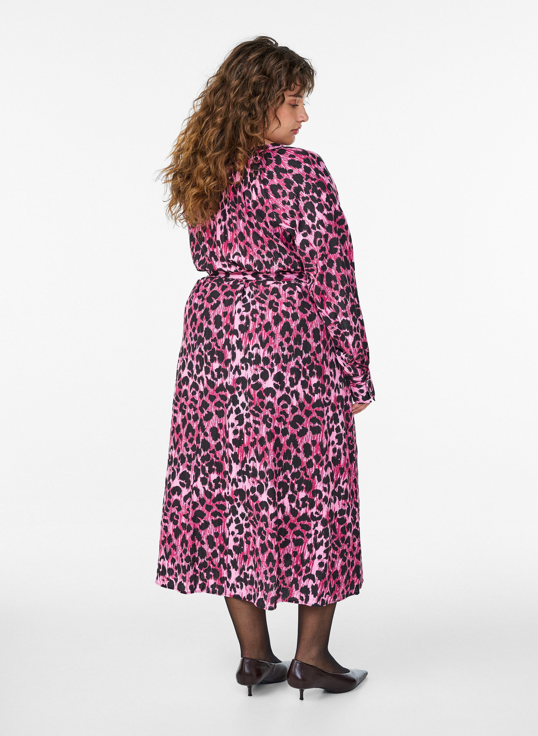 Zizzi Midi jurk met knoopsluiting en strikceintuur, Roze, Model image number 1