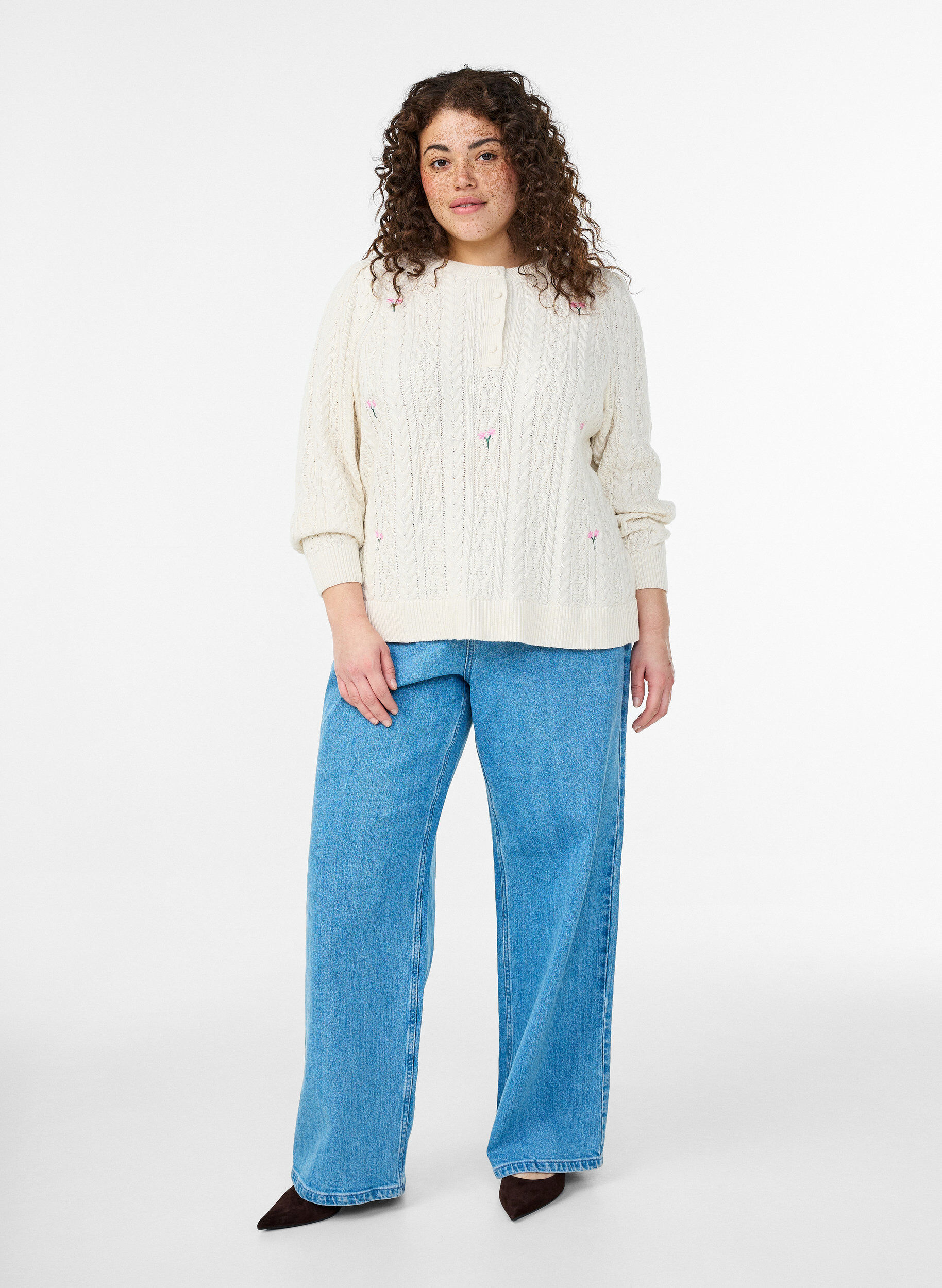 Zizzi Gebreide blouse met kabelpatroon en geborduurde bloemen, Wit, Model image number 1