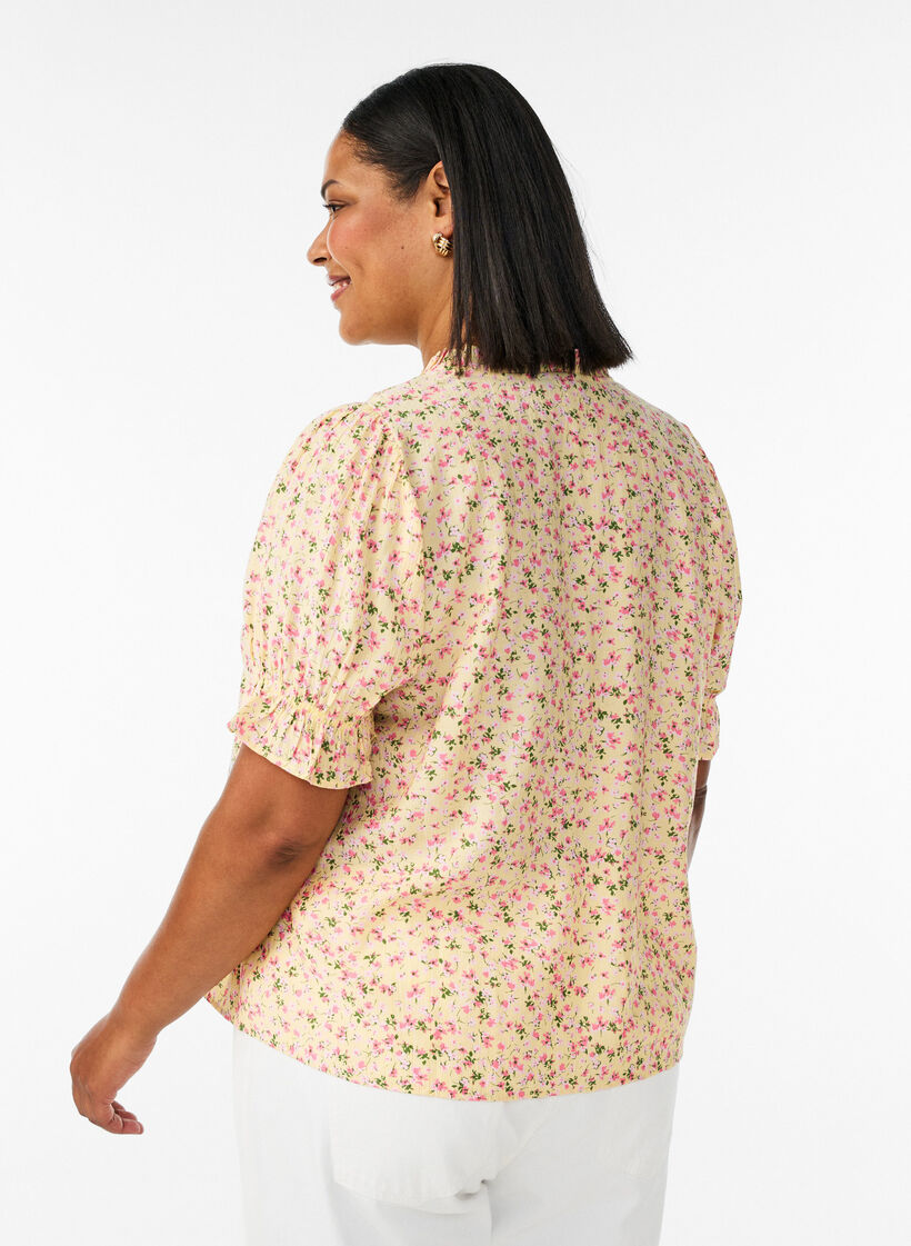 Viscose bloemenblouse met korte mouwen en een rucheskraag, Geel, Model image number 2
