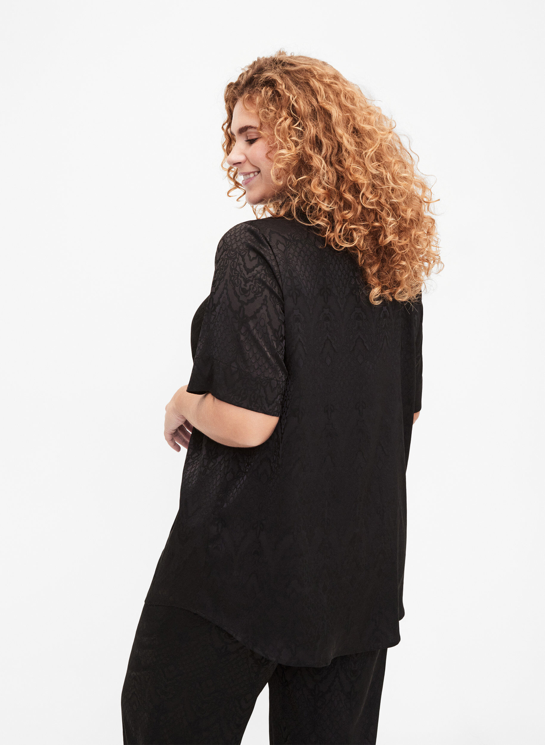 Zizzi Lang shirt met structuurpatroon, Black, Model image number 1