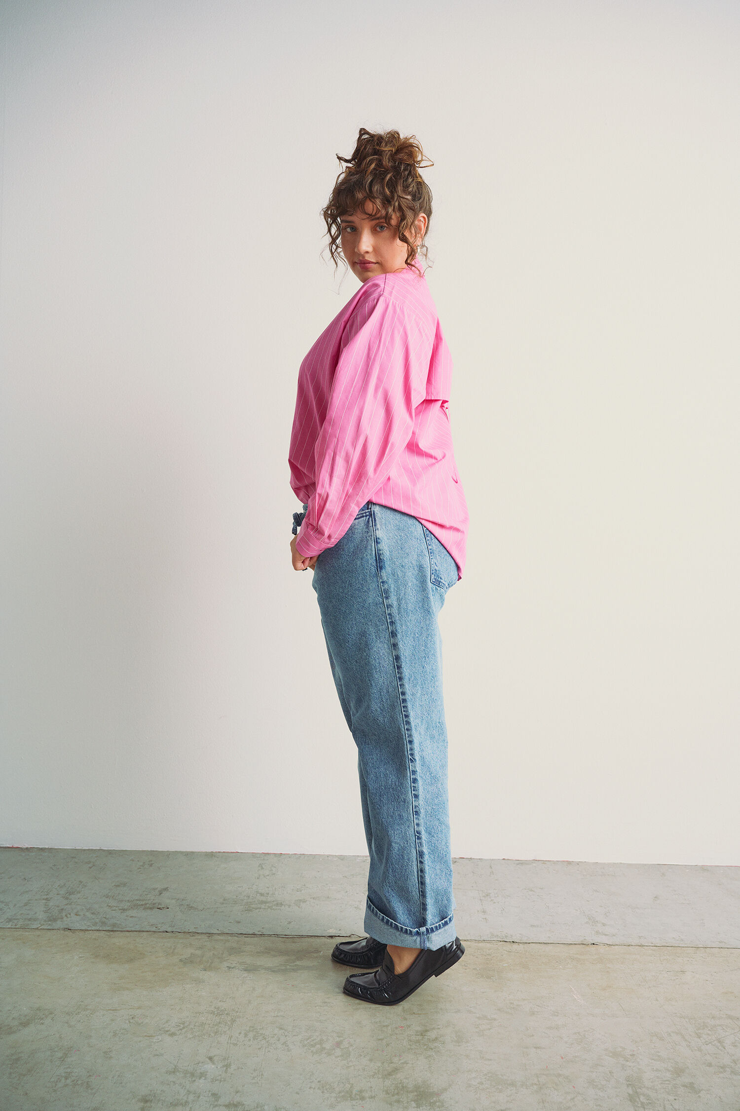 Zizzi Shirt met strikdetail op de rug, , Model