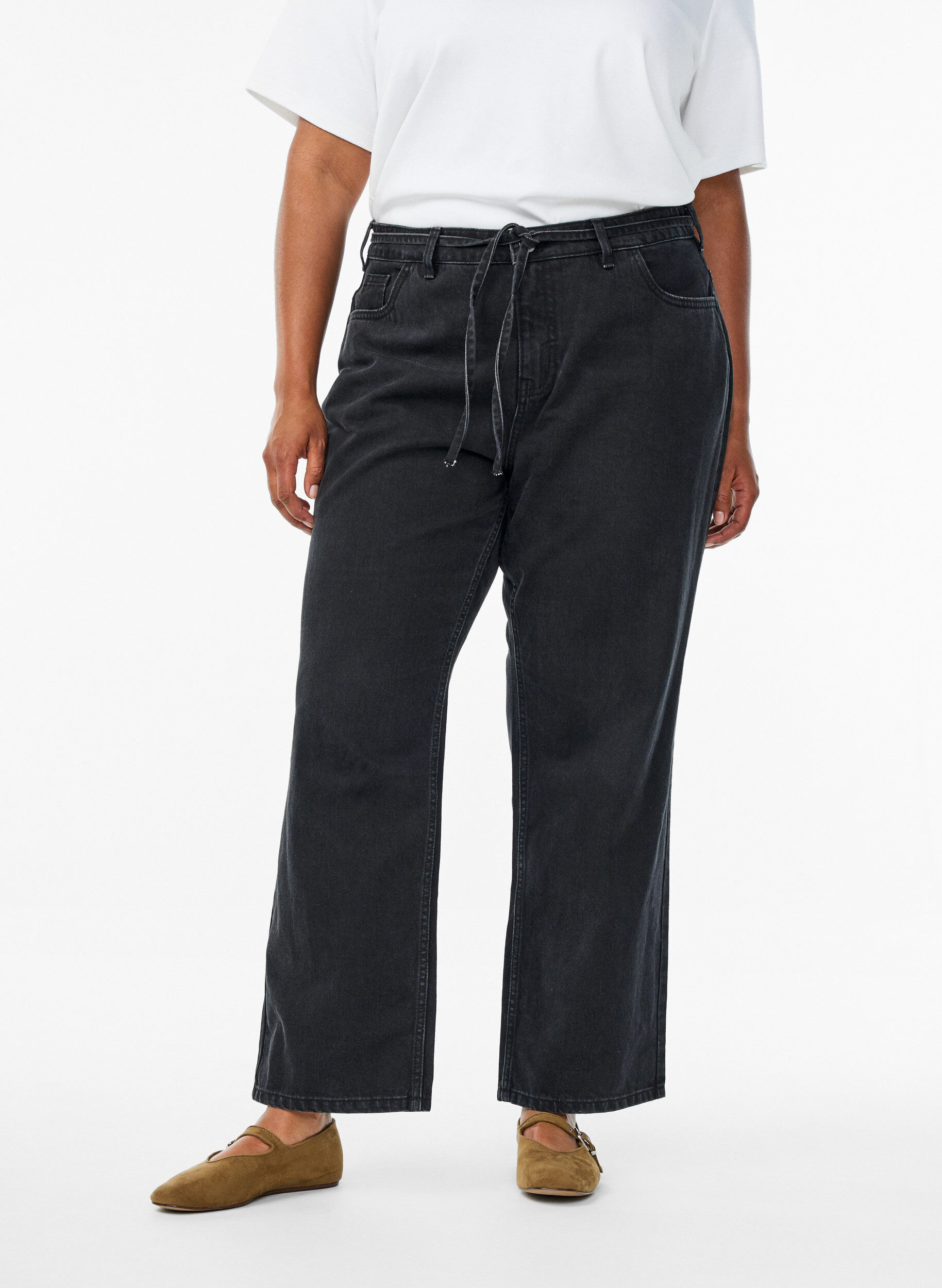 Zizzi Straight-fit jeans met een strikceintuur, Zwart, Model image number 2