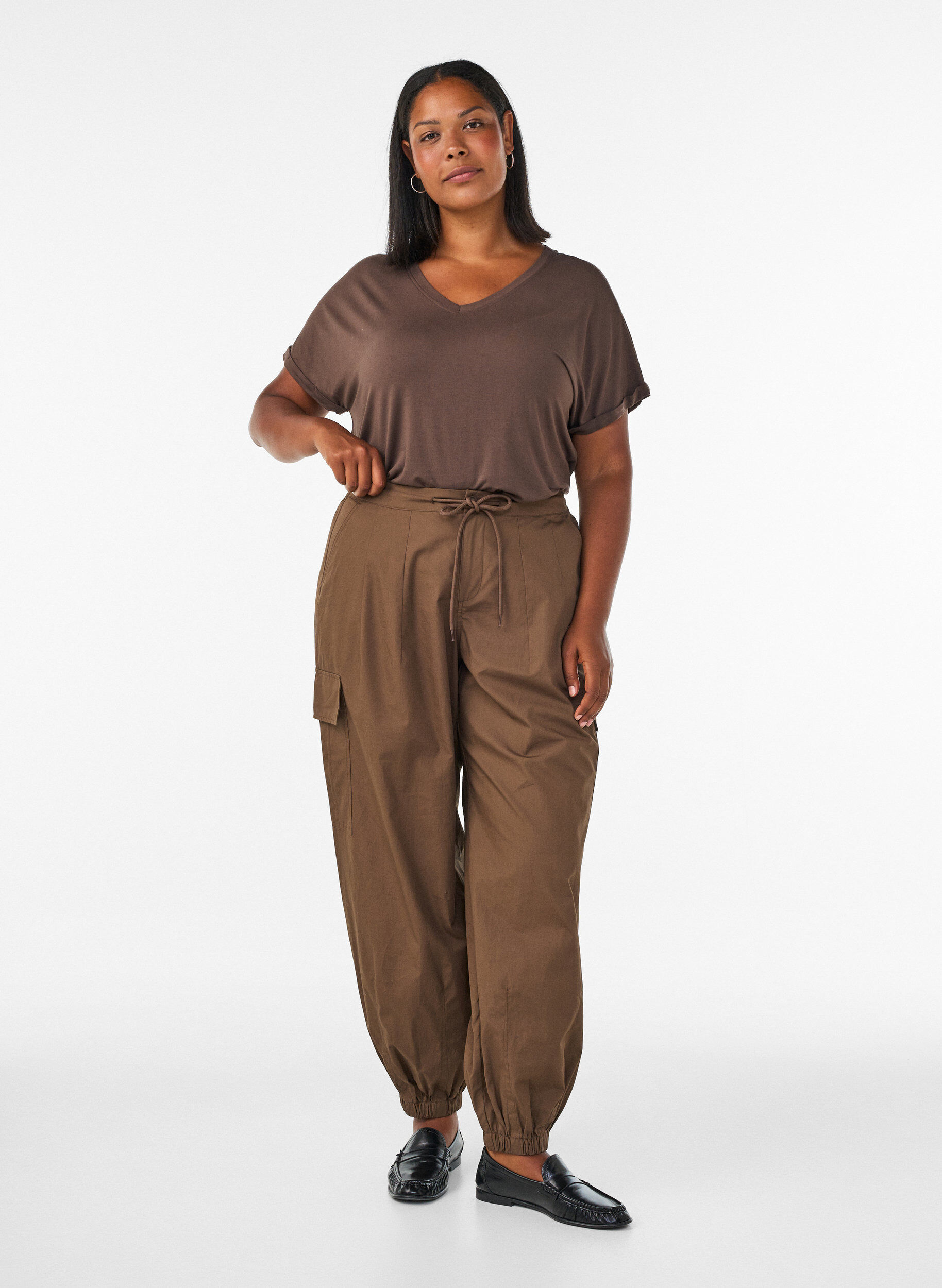 ZizziBasic T-shirt met V-hals van viscose, Bruin, Model image number 1