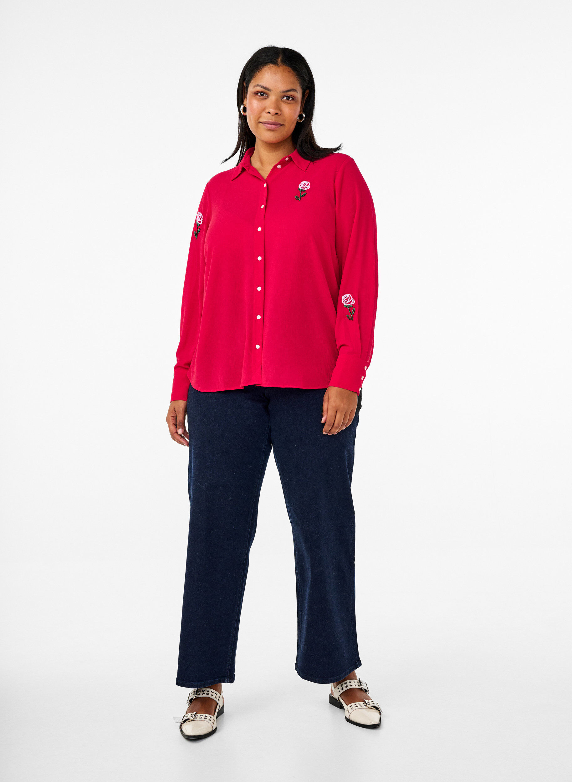 Zizzi Effen gekleurd shirt met parels, Rood, Model image number 1