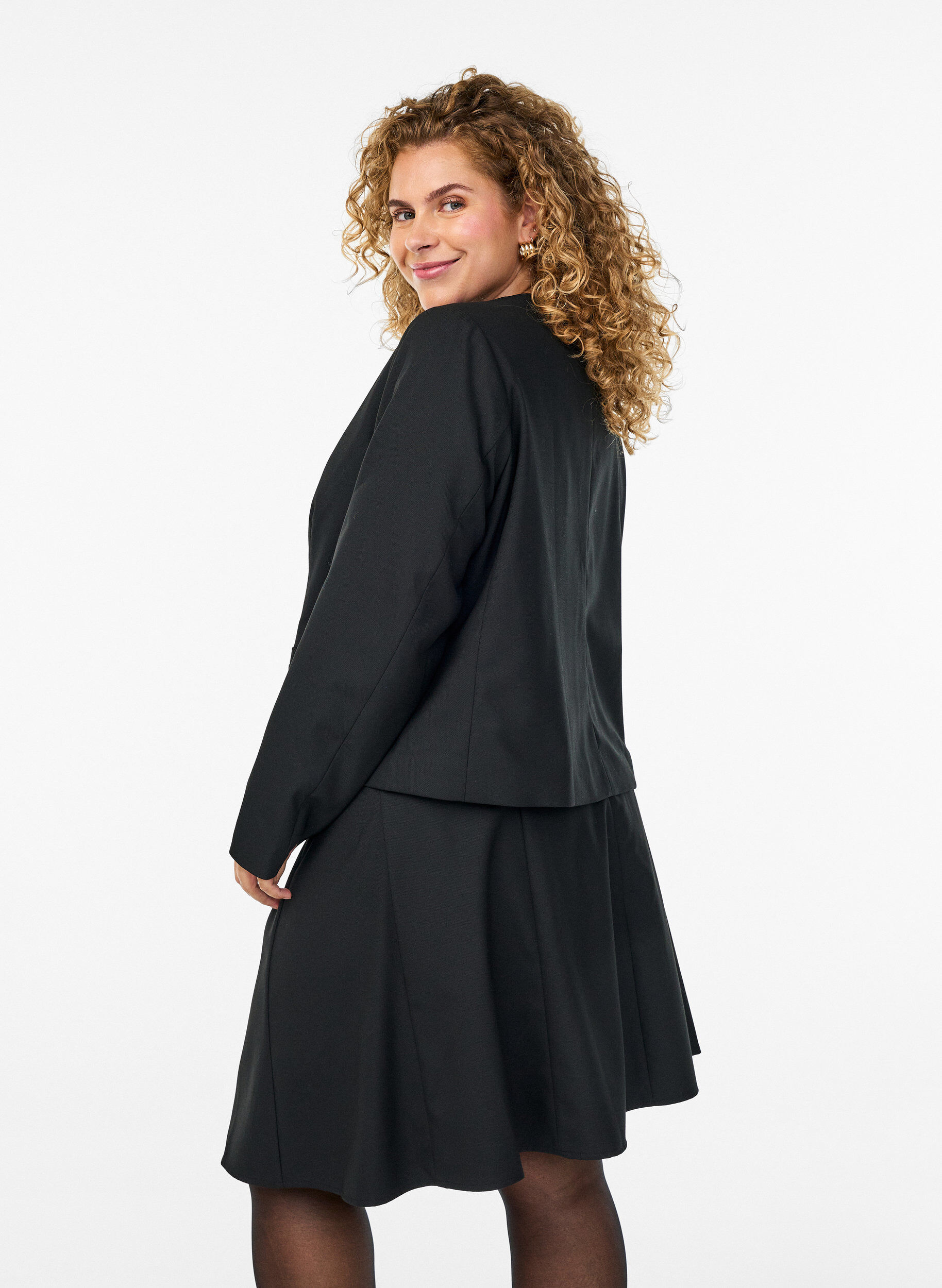 Zizzi Korte A-lijn rok, Zwart, Model image number 2