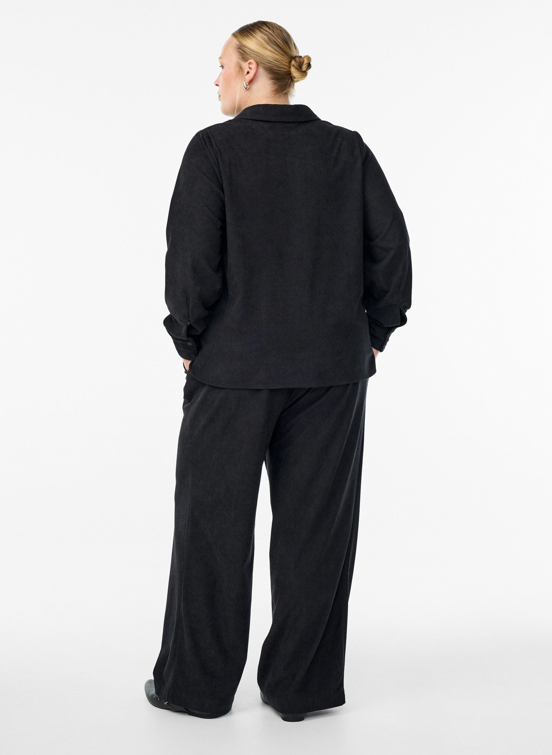 Zizzi Fluwelen broek met wijde pijpen, Zwart, Model image number 2