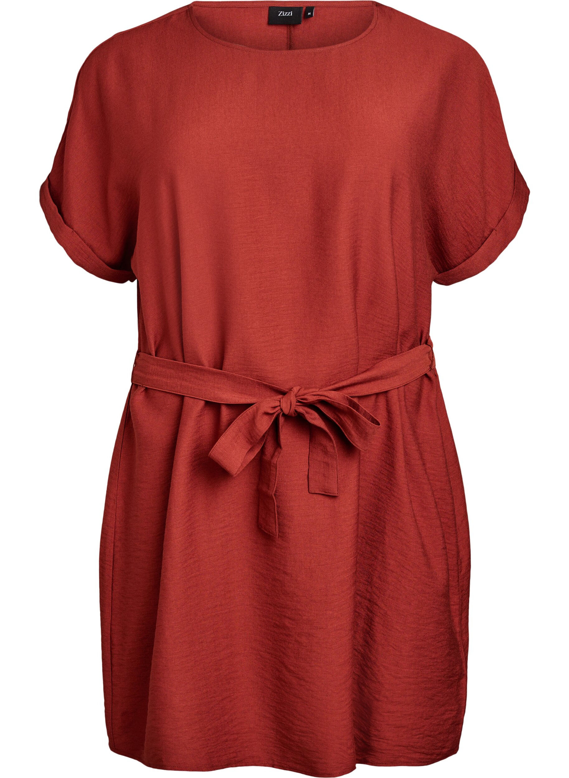 Korte jurk met losse pasvorm en strikceintuur