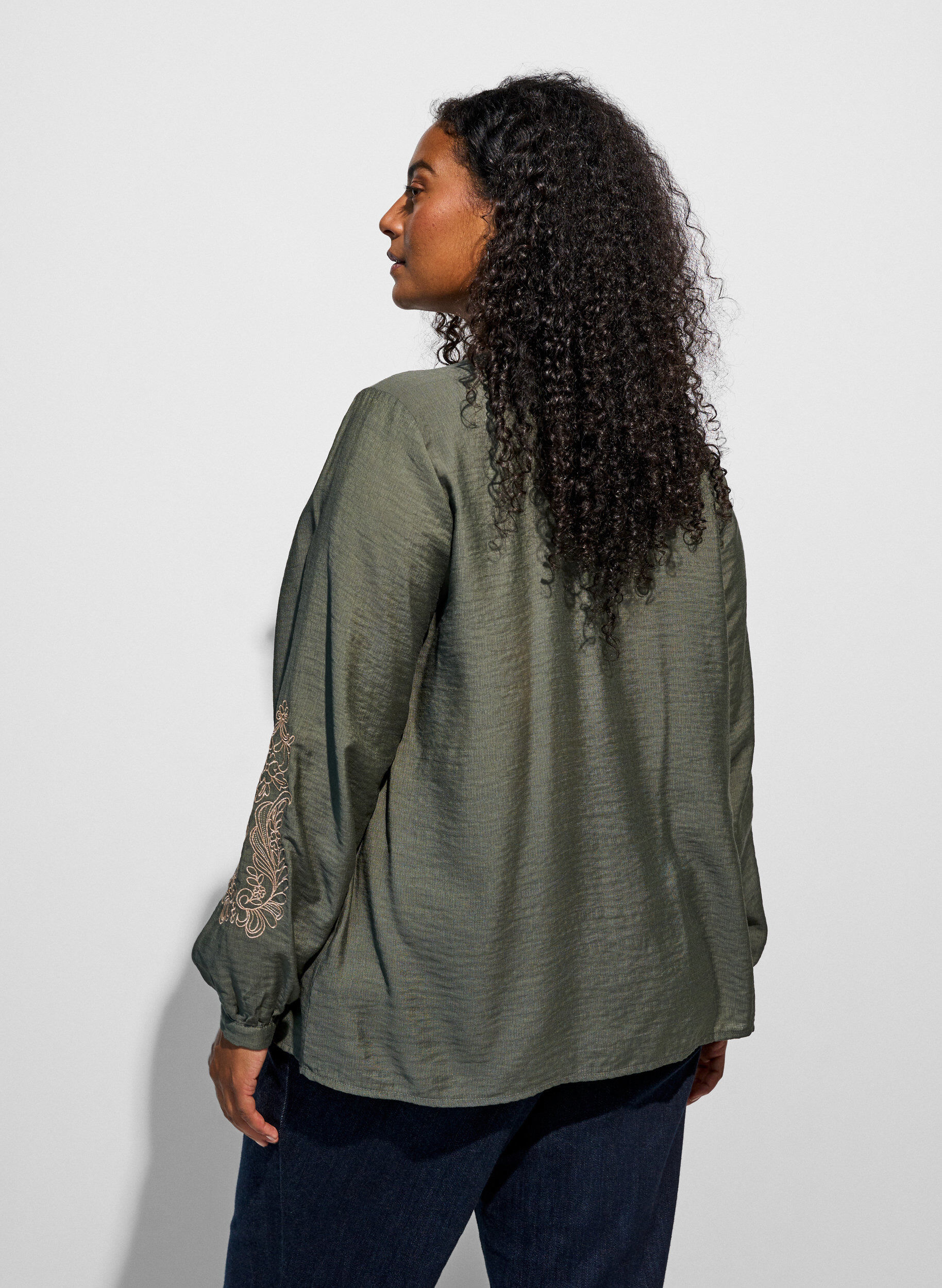 ZizziViscose shirt met geborduurde mouwen, Groen, Model image number 2