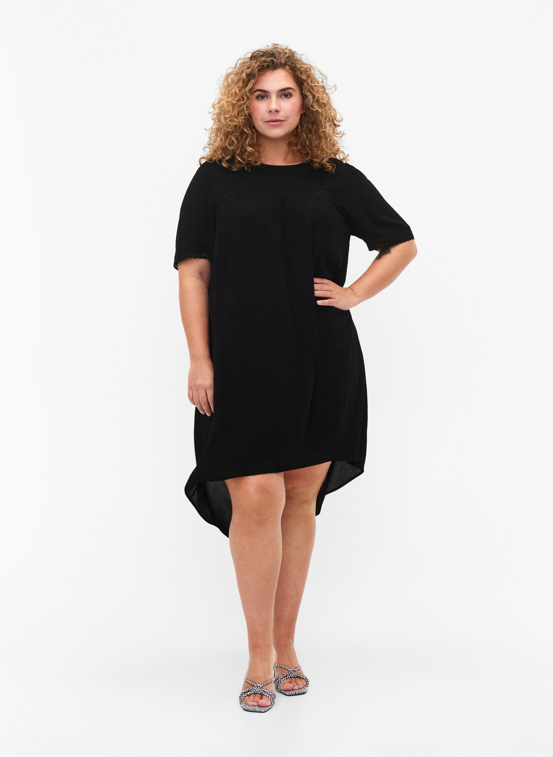 Zizzi Viscose jurk met kanten randje, Black, Model image number 2