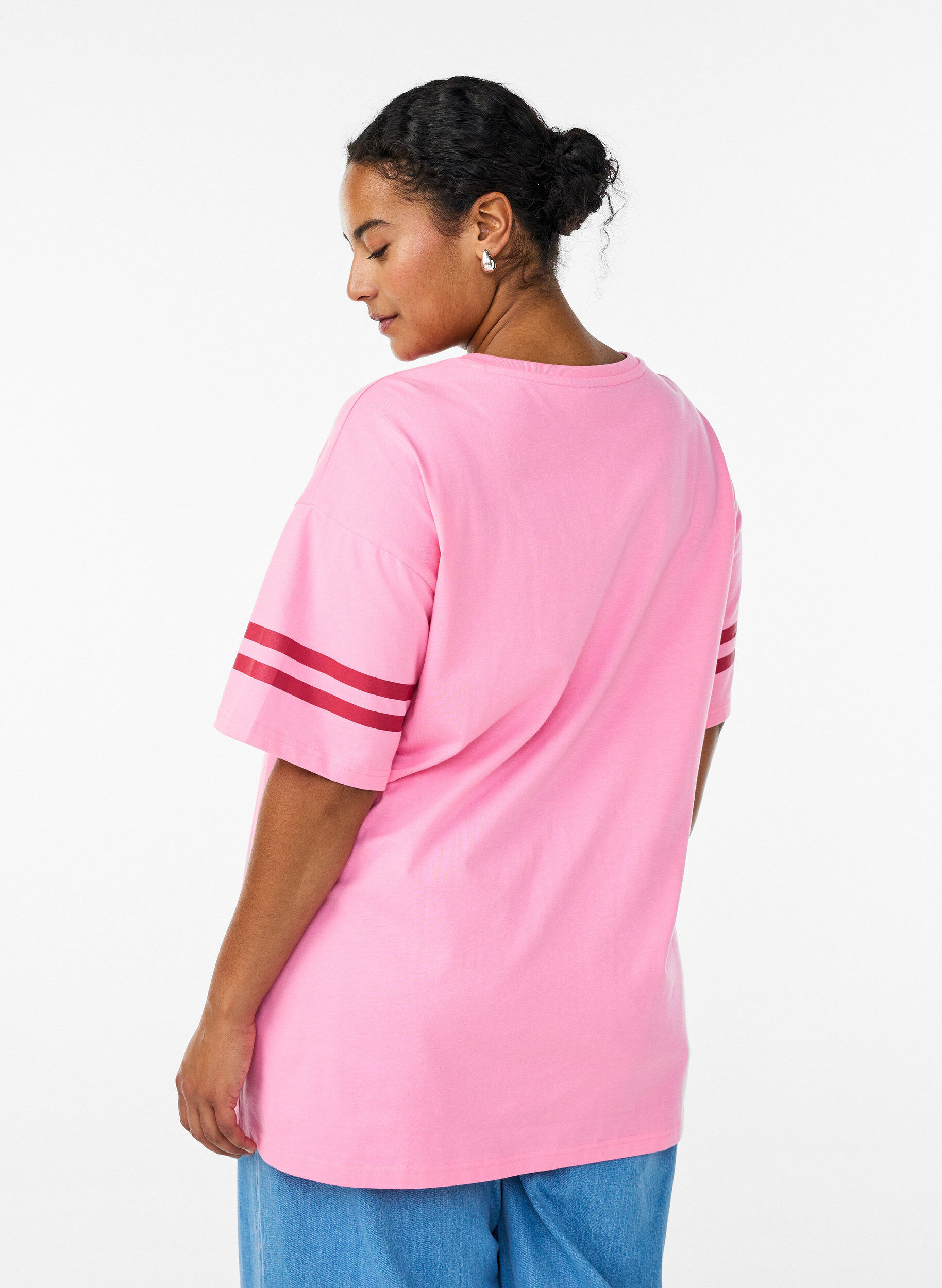 Zizzi Sportief oversized college T-shirt, Roze, Model image number 2