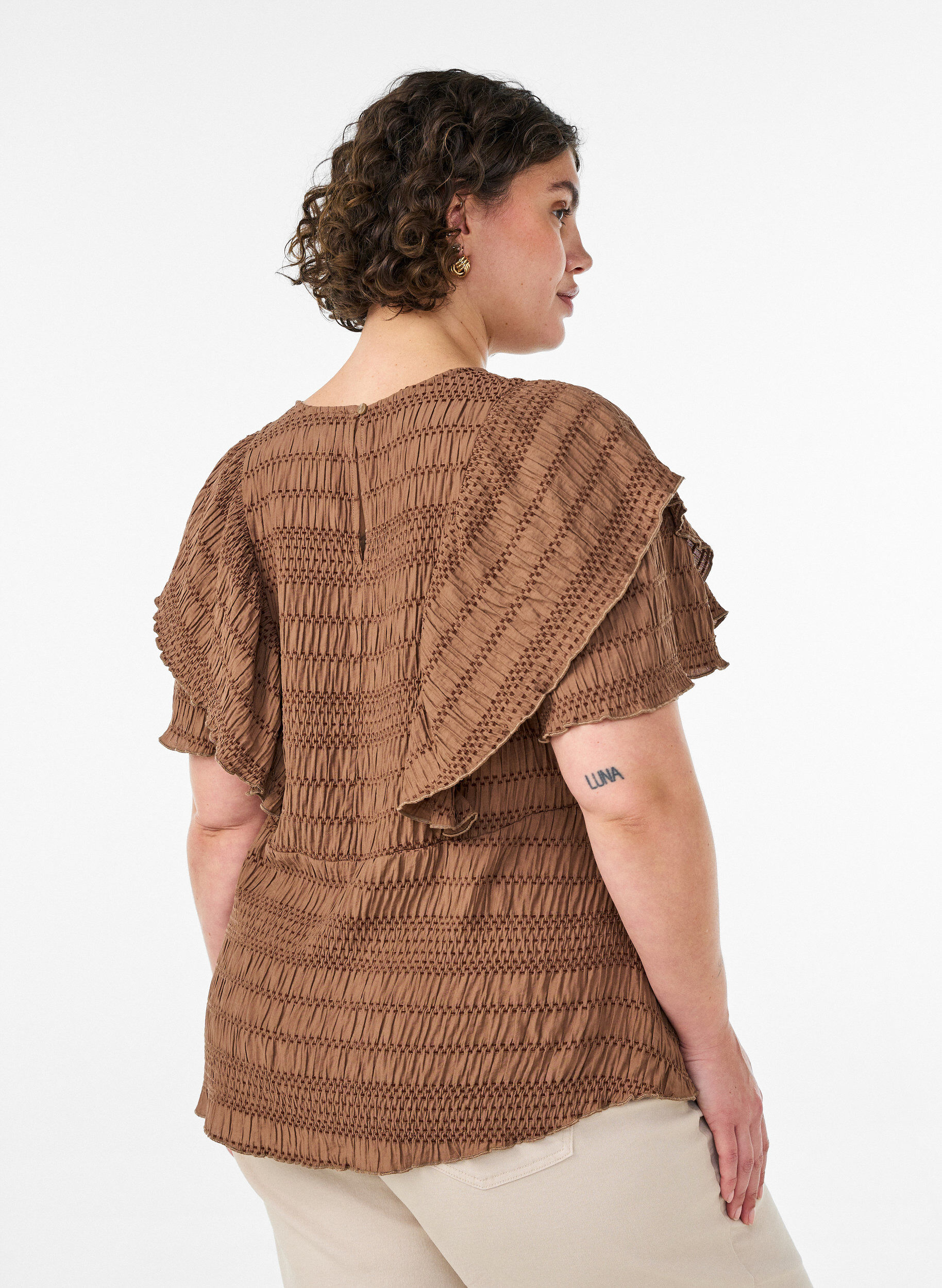 ZizziBlouse met smockstructuur en ruchesmouwen, Bruin, Model image number 2