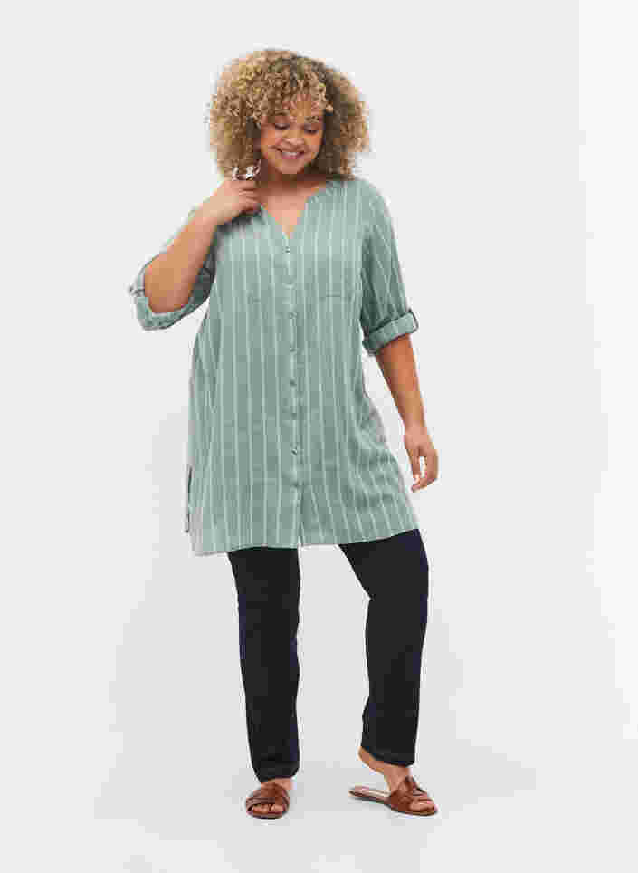 Gestreept v-hals overhemd, Balsam Green Stripe, Model image number 2