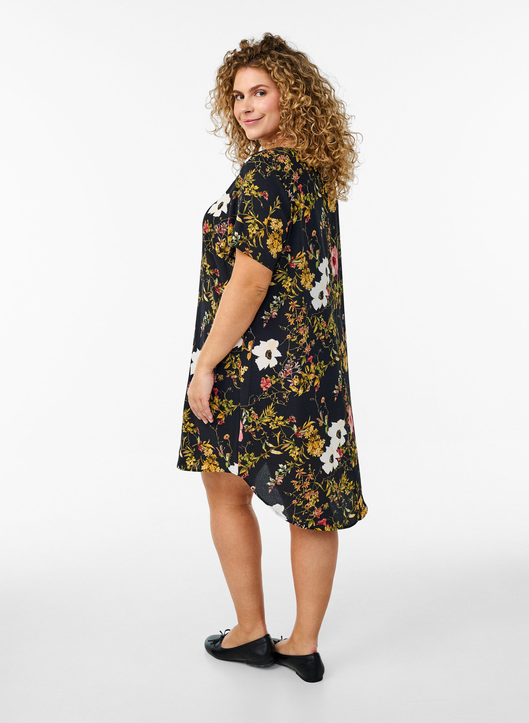 Zizzi Jurk met print en korte mouwen, Zwart, Model image number 2