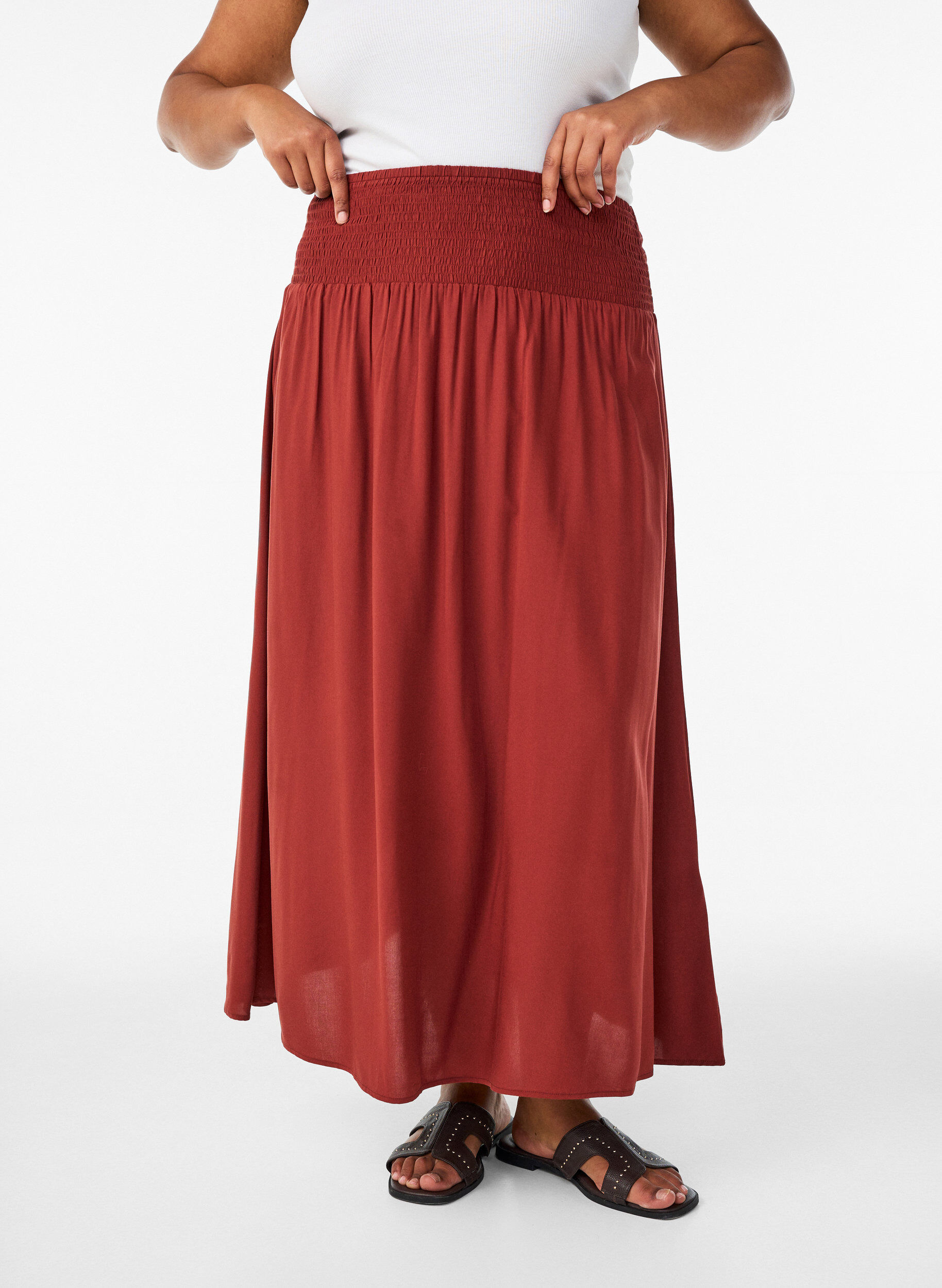 Zizzi Viscose maxi-rok met smock, Rood, Model image number 2