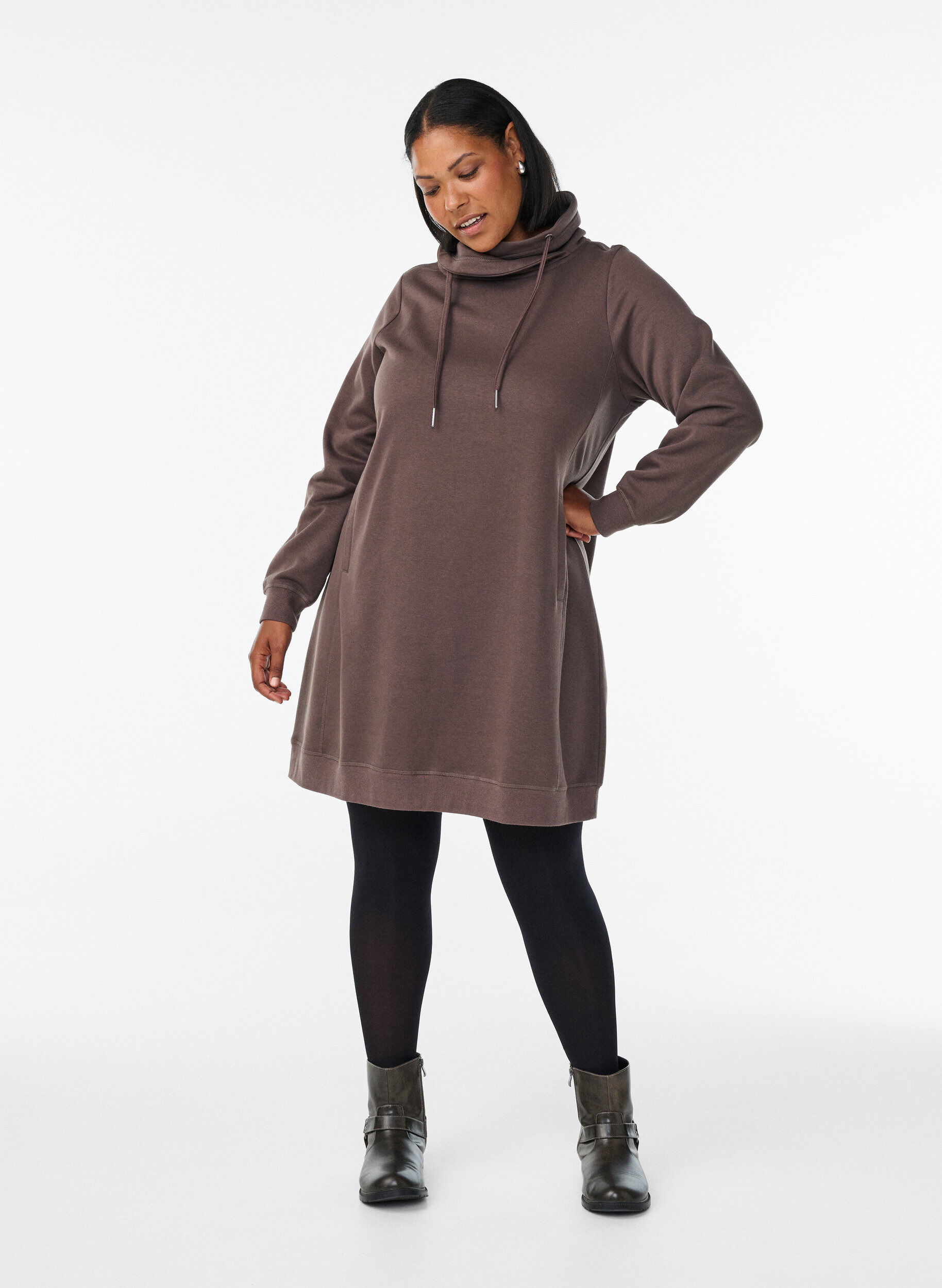 ZizziKort sweatshirt jurk met hoge kraag en zakken, Bruin, Model image number 1