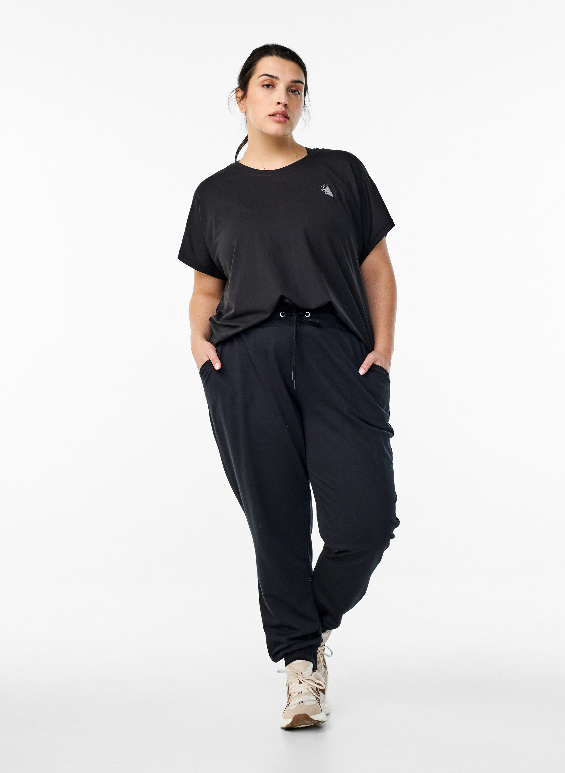ZizziLosse trainingsbroek met zakken, Zwart, Model image number 1
