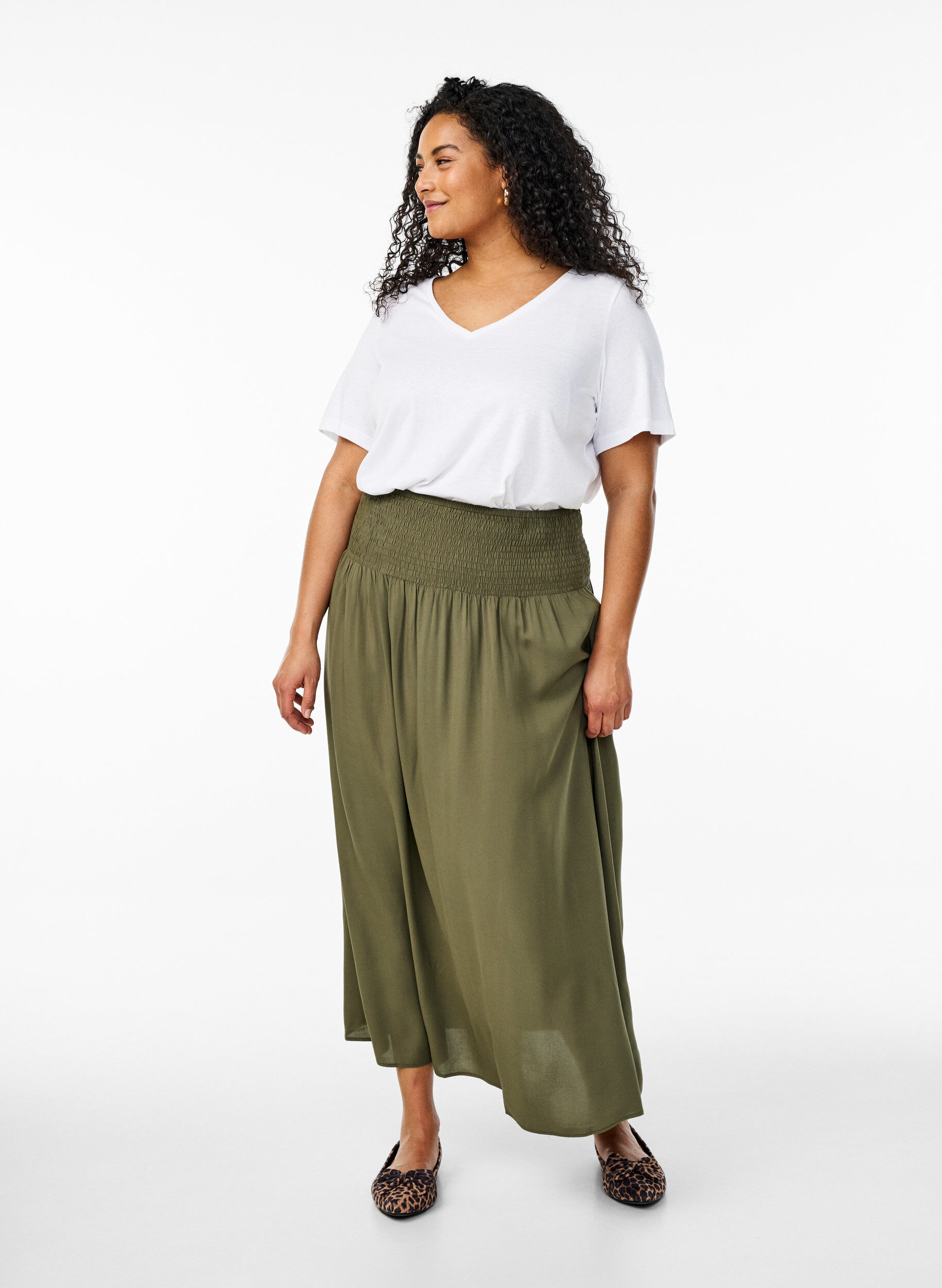 ZizziMaxi rok in viscose met smokwerk, Groen, Model image number 0