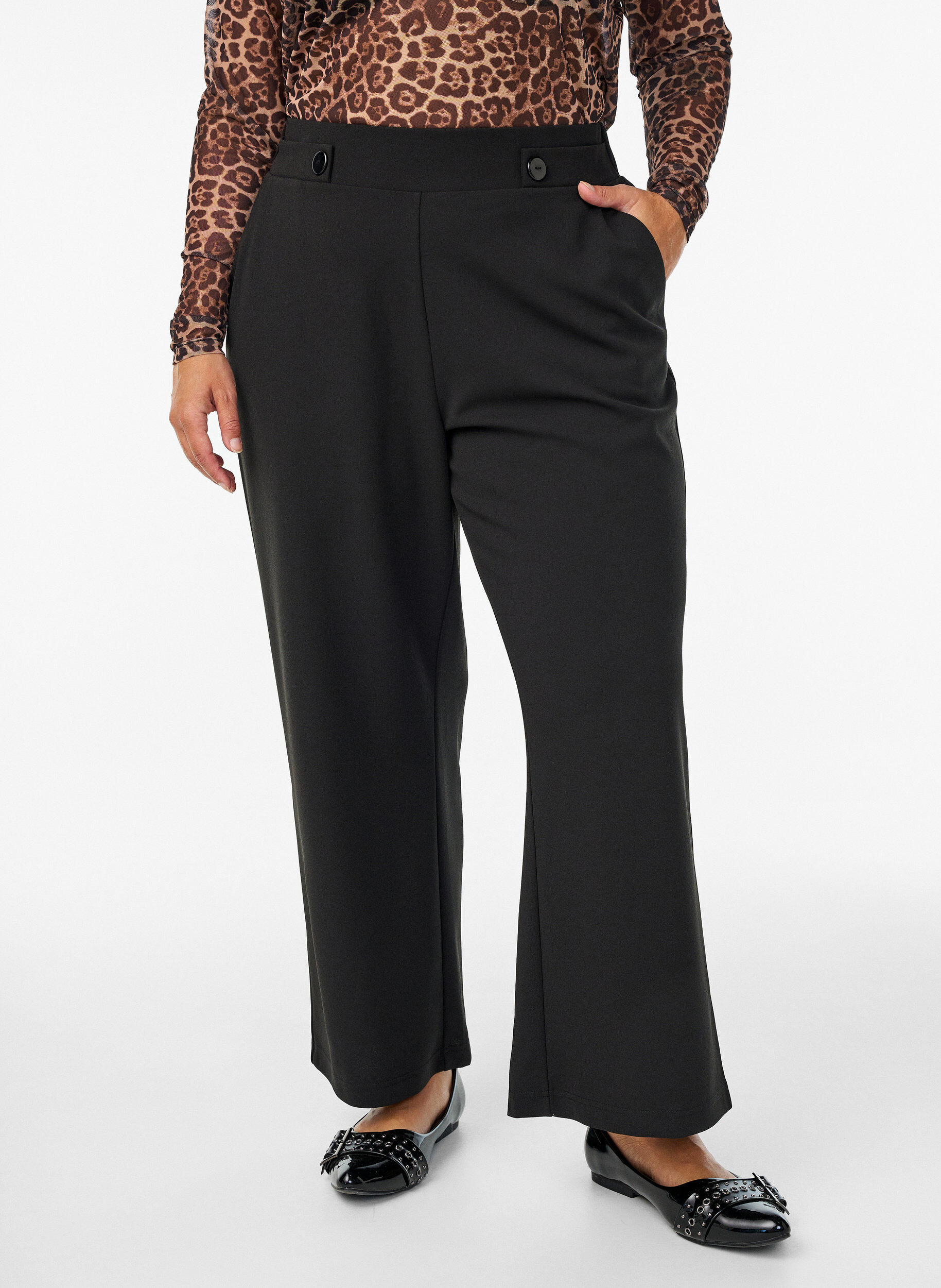 Zizzi Losse broek met zakken, Zwart, Model image number 2