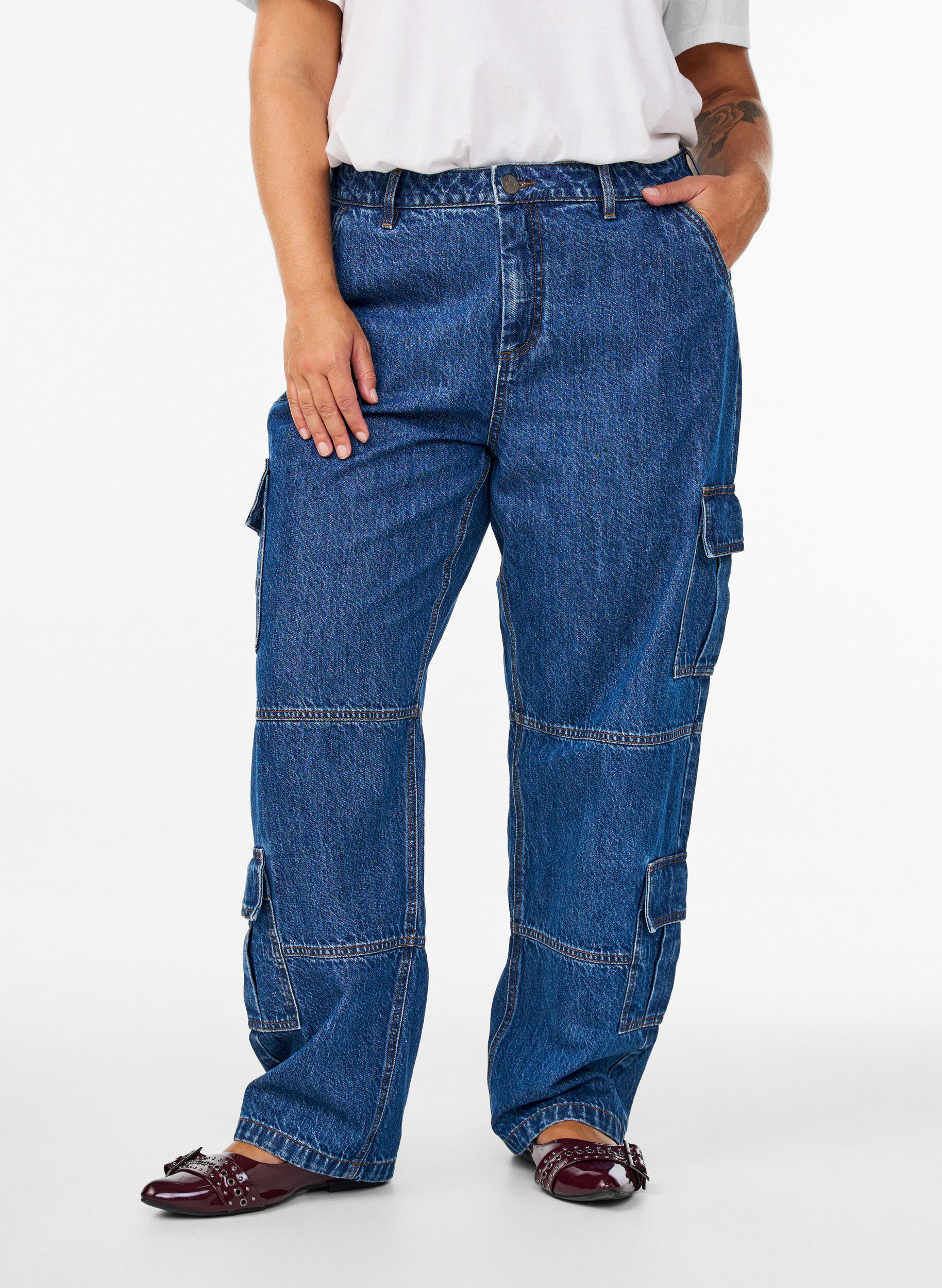 Zizzi High waist cargo jeans, Blauw, Model image number 2