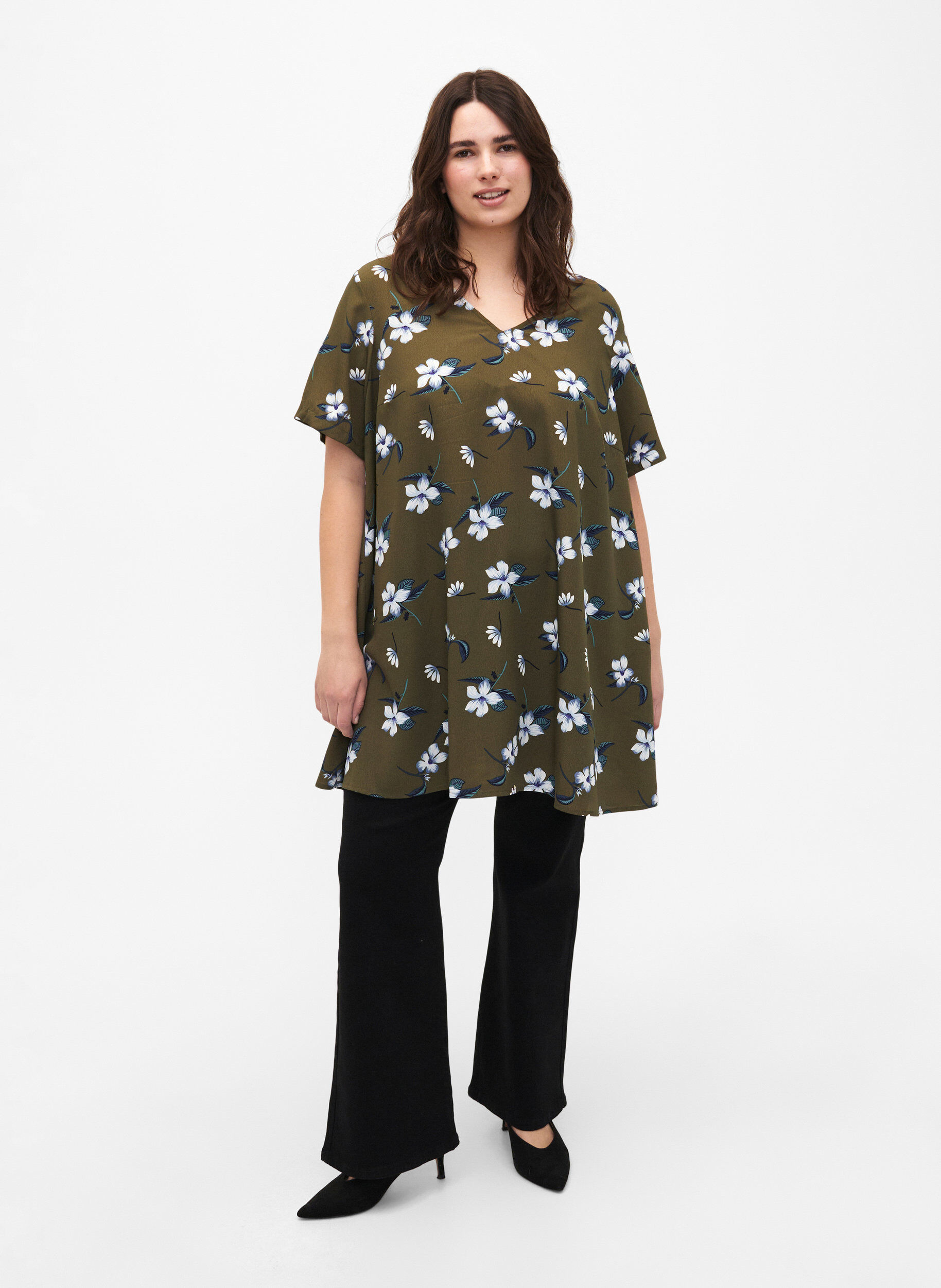 Zizzi FLASH - Tuniek met v-hals en print, Olive Night Flower, Model image number 2