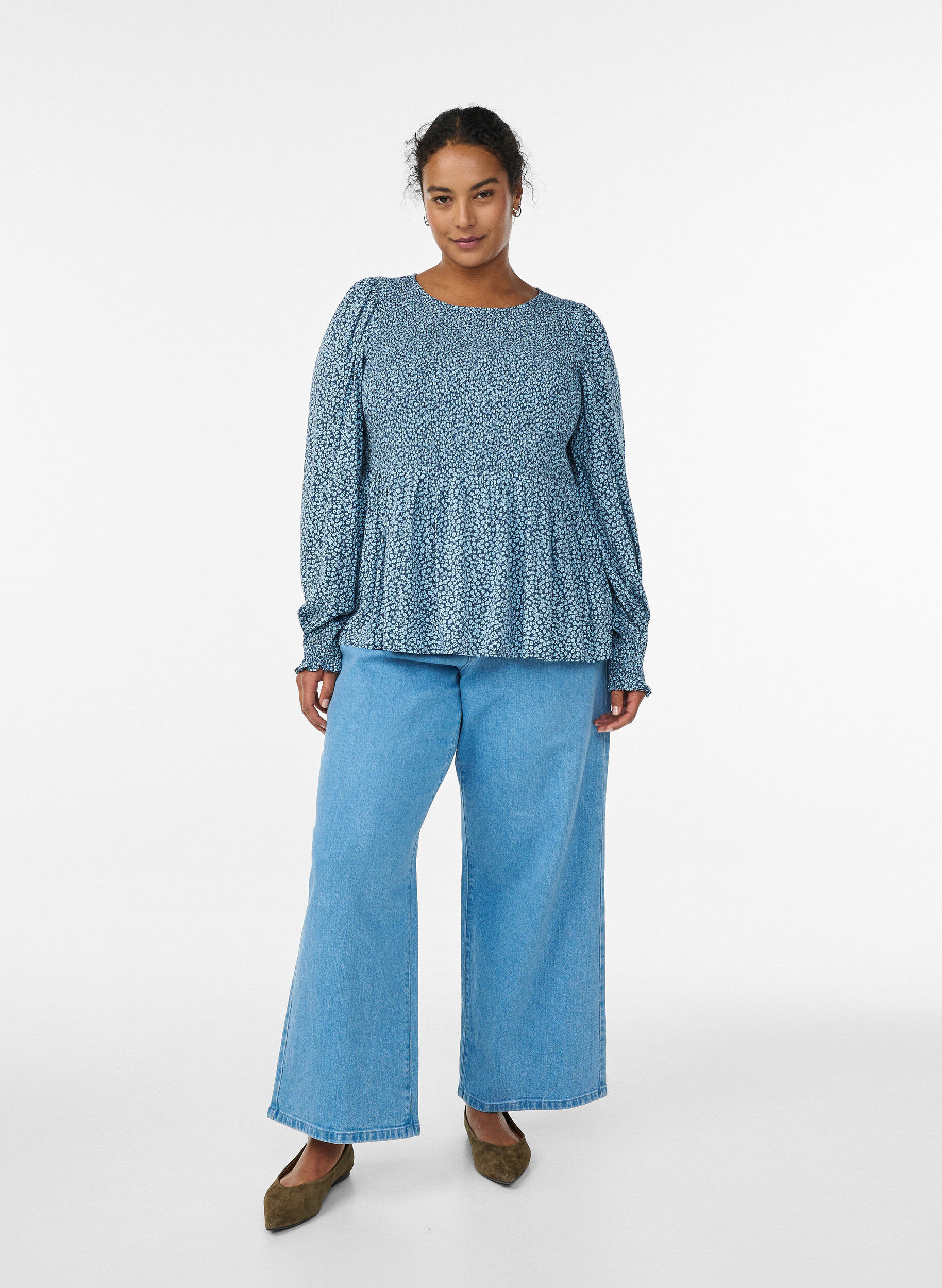 Zizzi Blouse met gesmokte top en bloemenprint, Blauw, Model image number 1