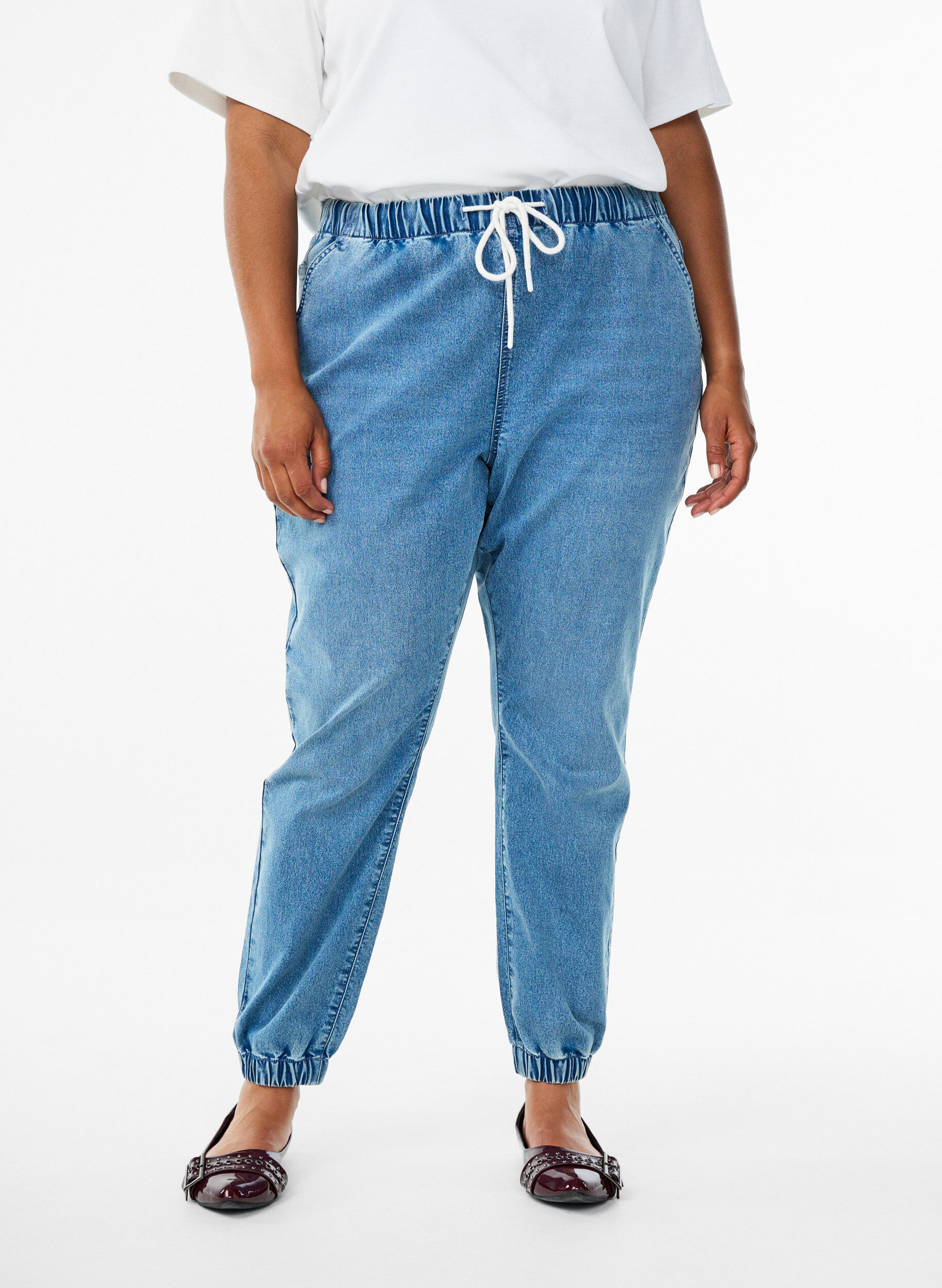 Zizzi Denim joggers met zakken, Blauw, Model image number 3