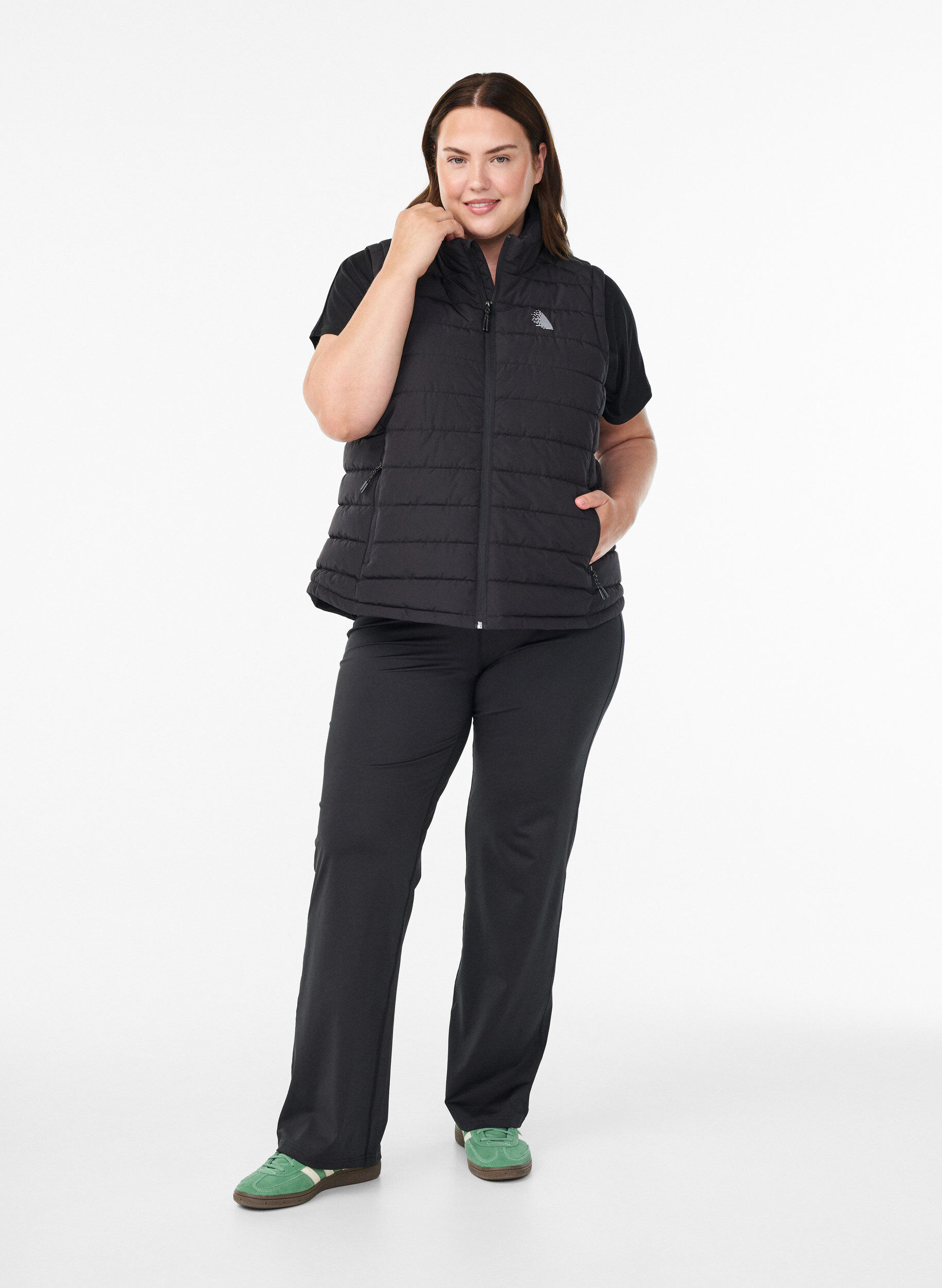 Zizzi Sportief gewatteerd vest met ritssluiting en zakken, Zwart, Model image number 1