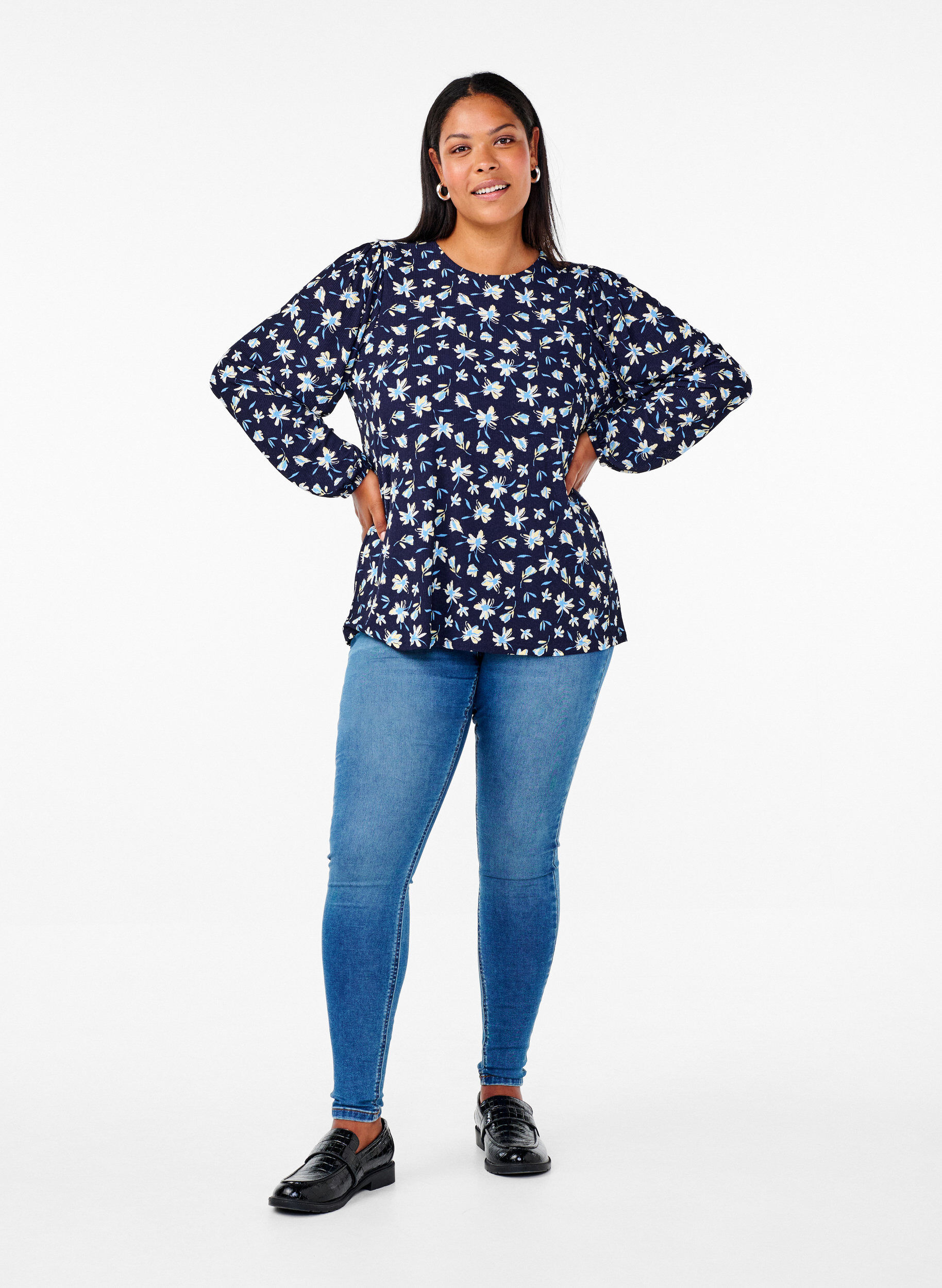 Zizzi Blouse met lange mouwen en bloemenprint, Blauw, Model image number 1