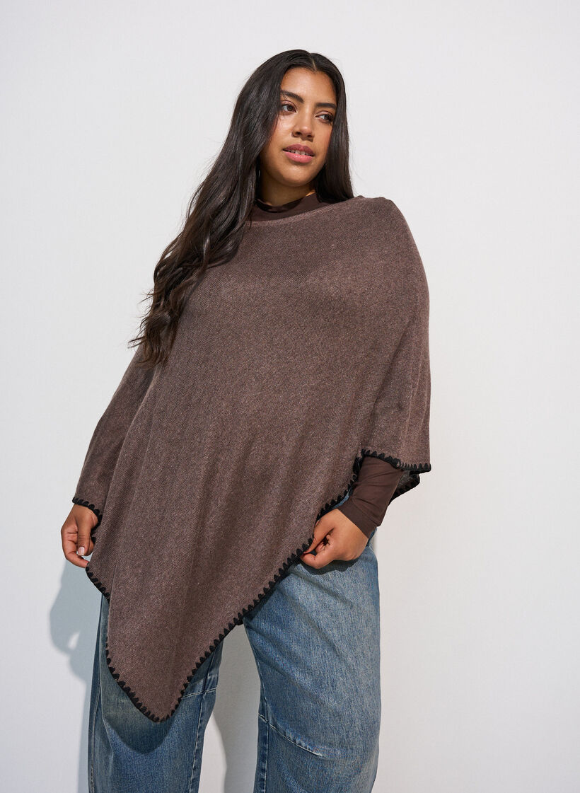 Fijngebreide poncho, Bruin, Model image number 0