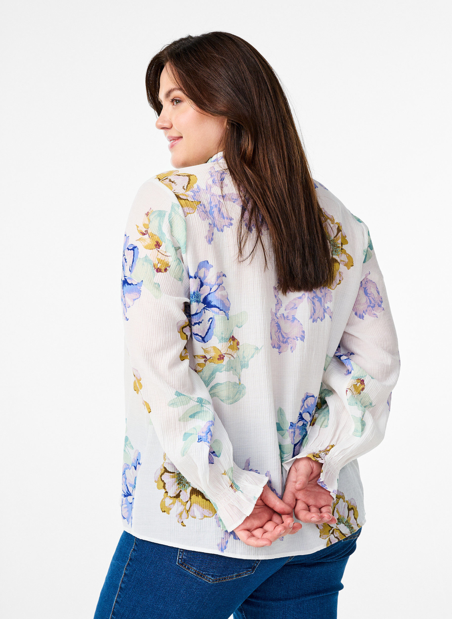 Zizzi Pliss&eacute; blouse met lange mouwen en bloemenprint, Wit, Model image number 2