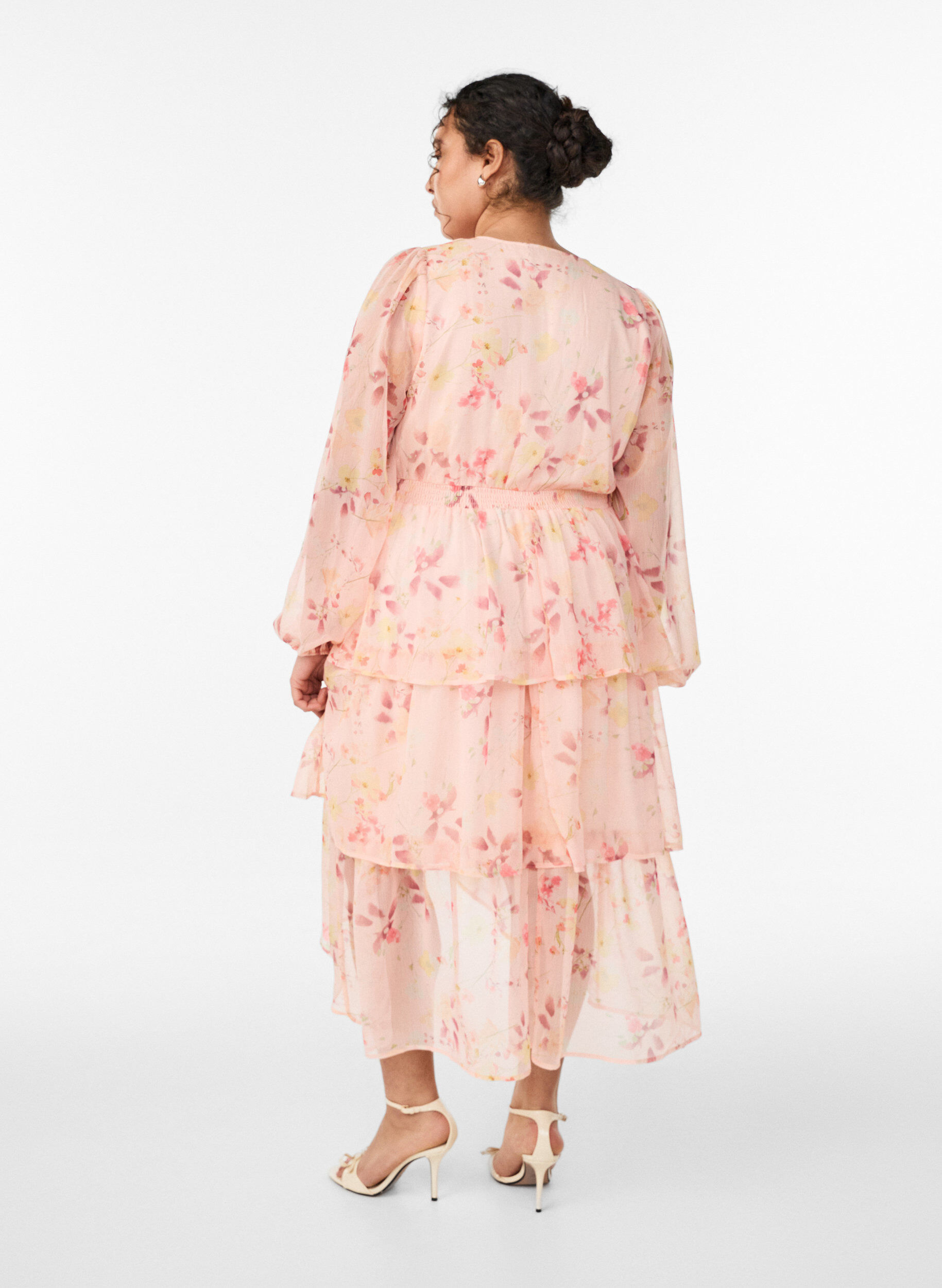 Zizzi Bloemen midijurk in chiffon met een gesmokte taille, Oranje, Model image number 1