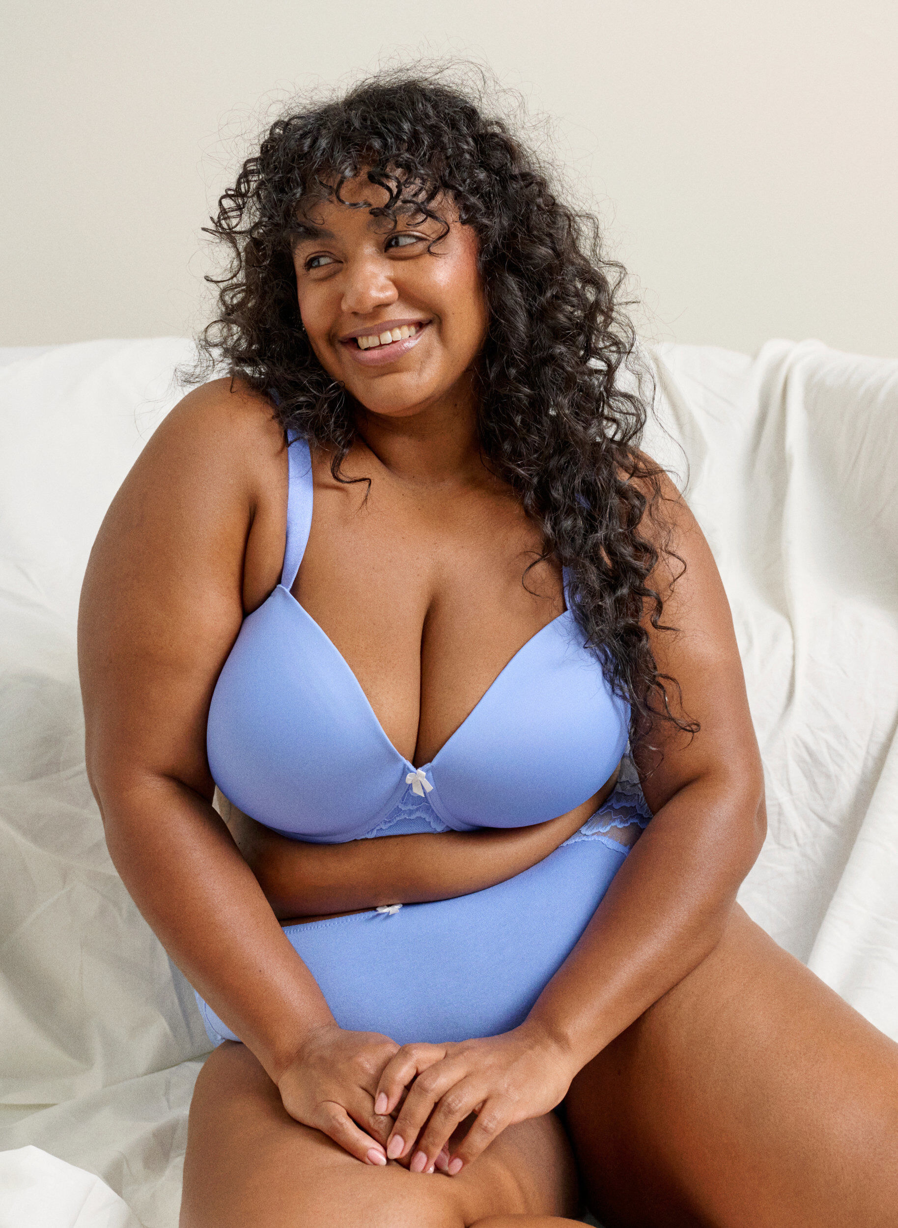 Zizzi Voorgevormde microvezel BH met kanten detail en strikje, Blauw, Image image number 0