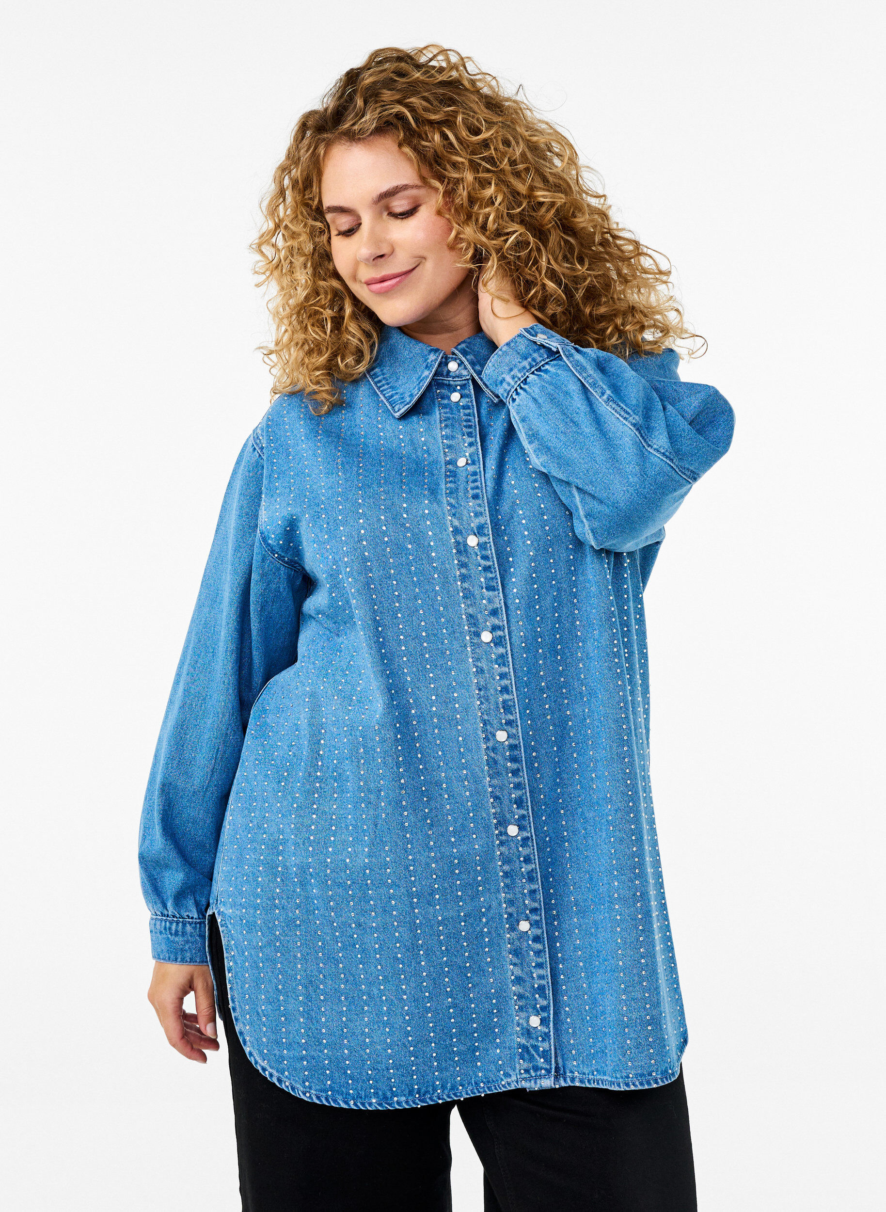 Zizzi Denim shirt met strasssteentjes, Light Blue Denim, Model image number 0