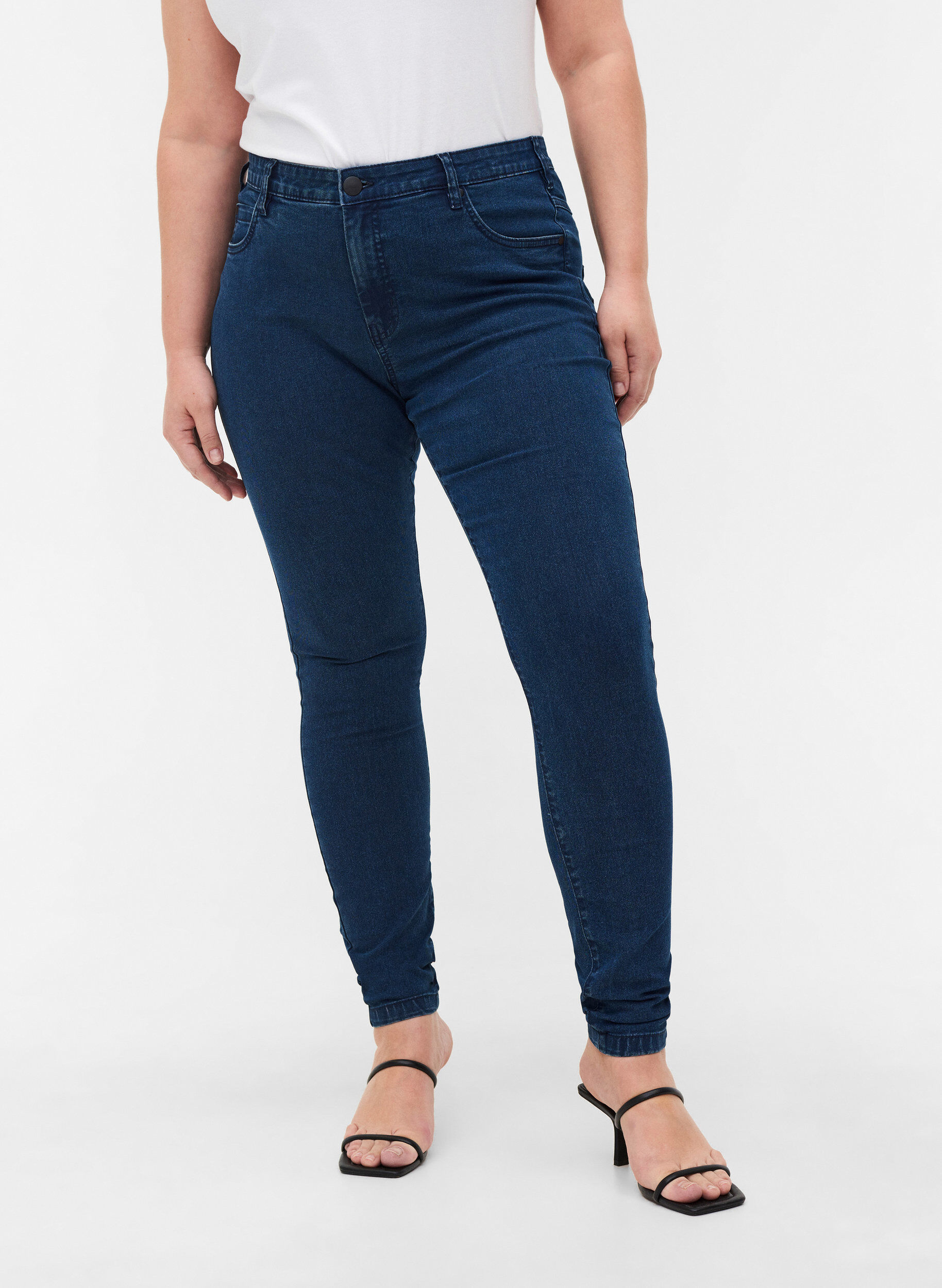Zizzi super slim fit Amy jeans met hoge taille, Blauw, Model image number 4
