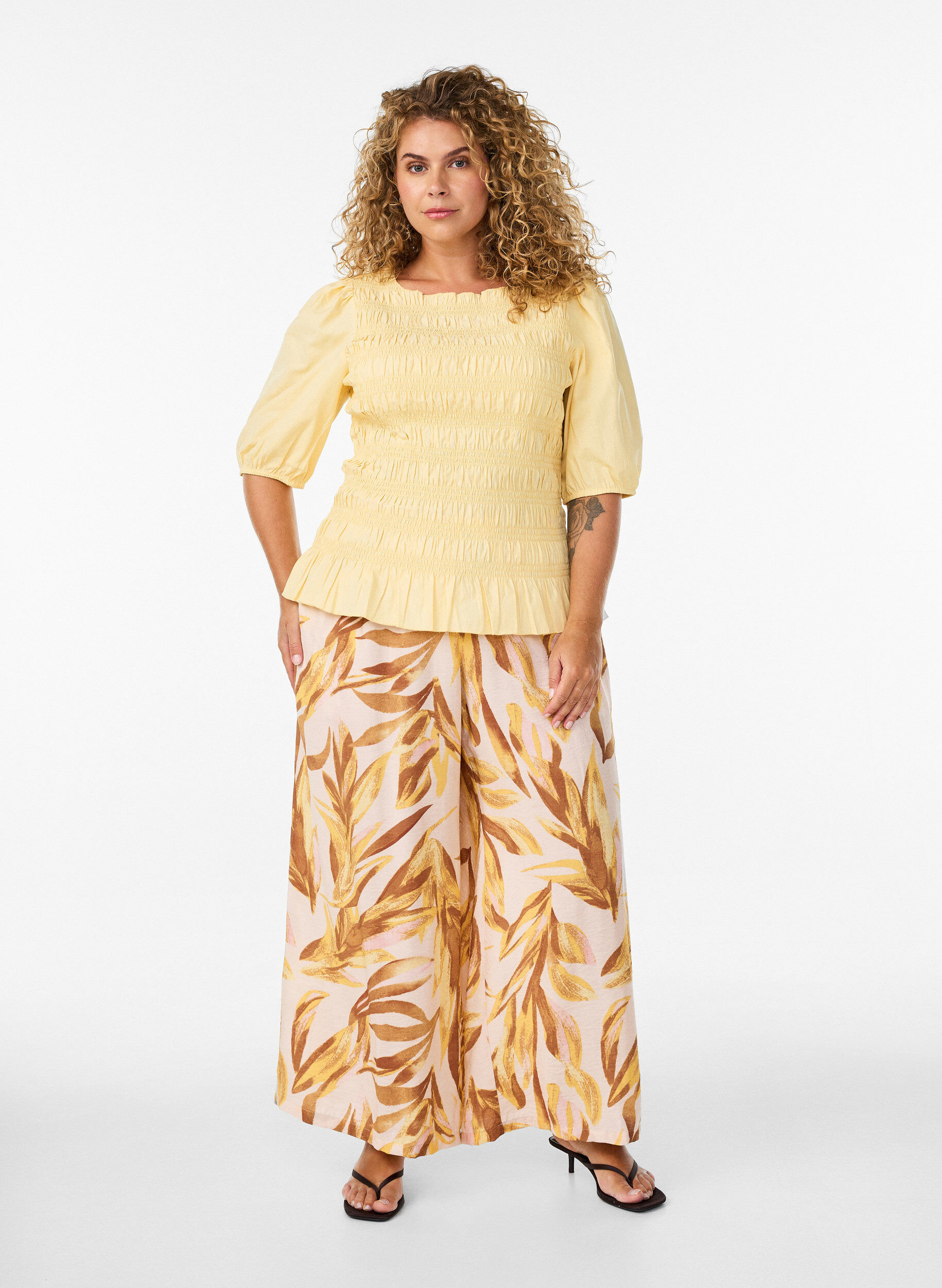 ZizziSmock blouse met volantzoom en boothals, Geel, Model image number 1