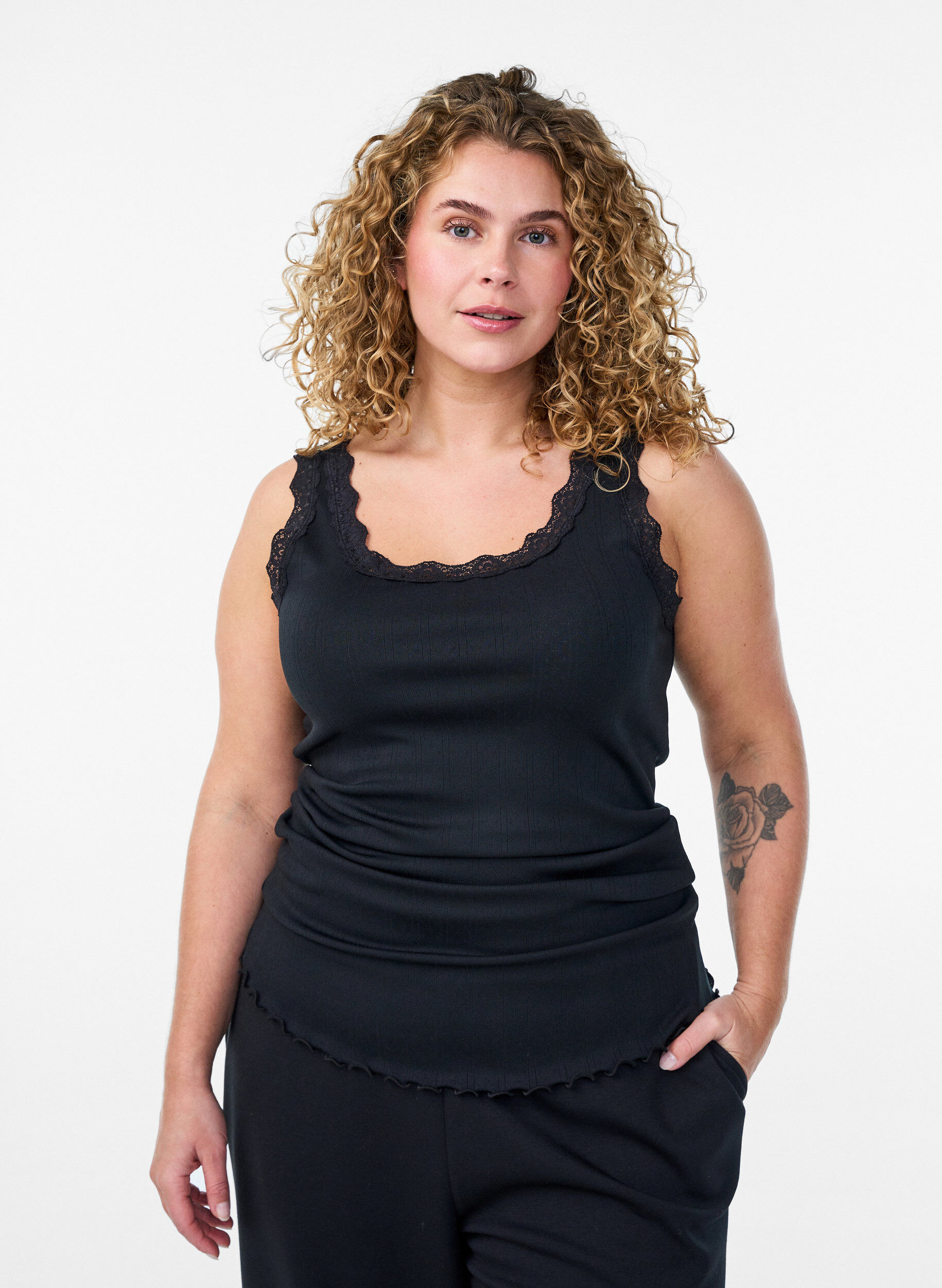 Zizzi Tanktop met kant en broderie anglaise, Zwart, Model image number 0