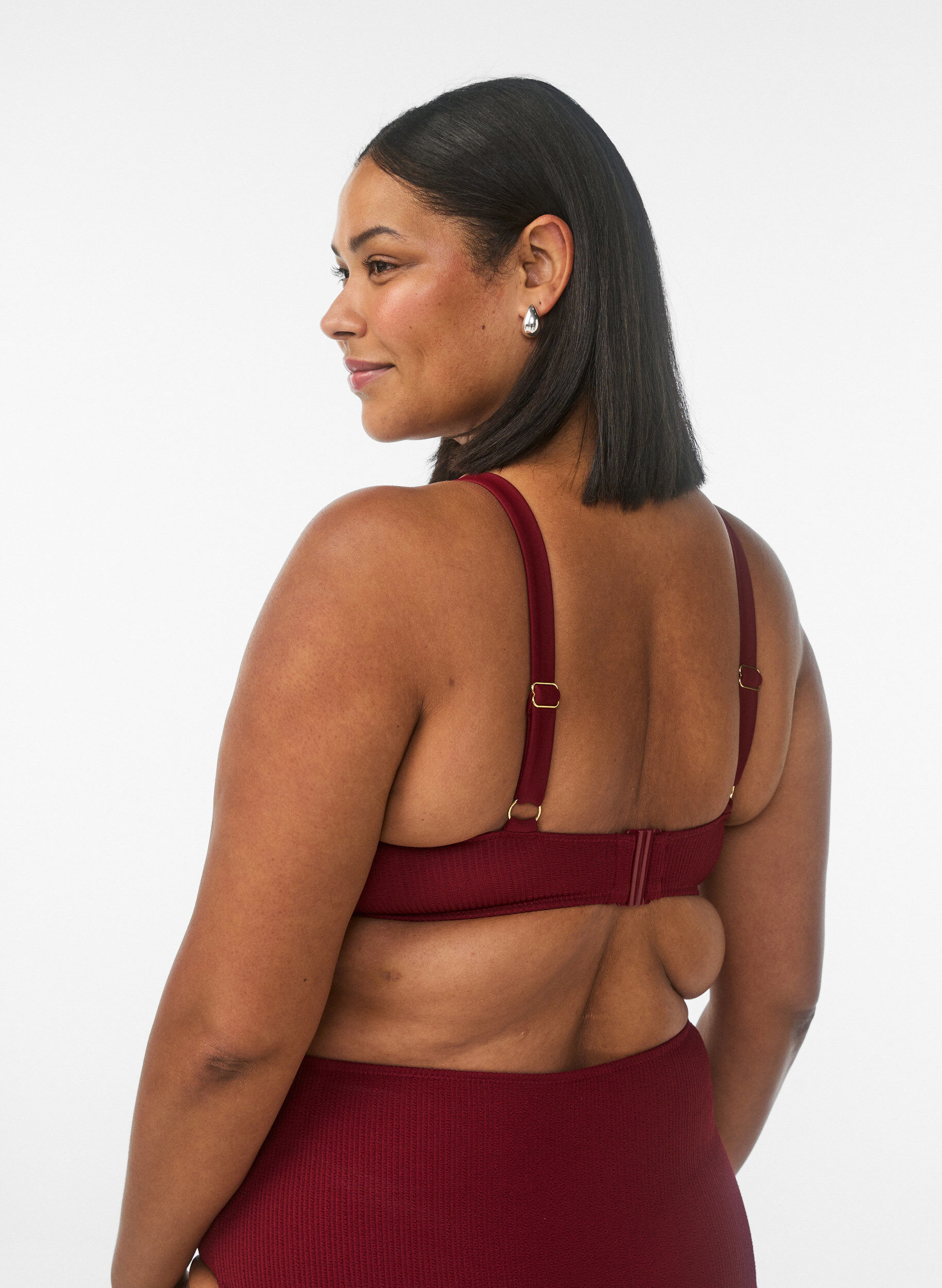 Zizzi Bikinitop met textuur en goudkleurig detail, Rood, Model image number 2