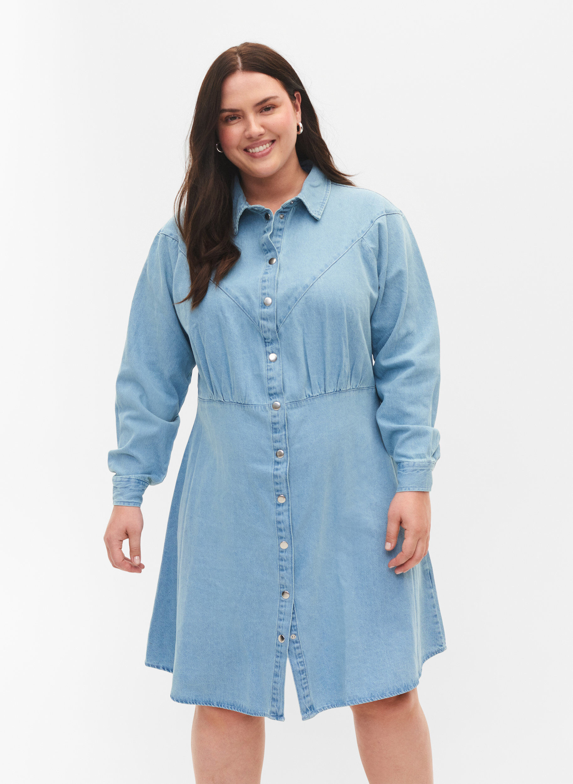 Zizzi Denim jurk met knopen en lange mouwen, Light blue denim, Model image number 0