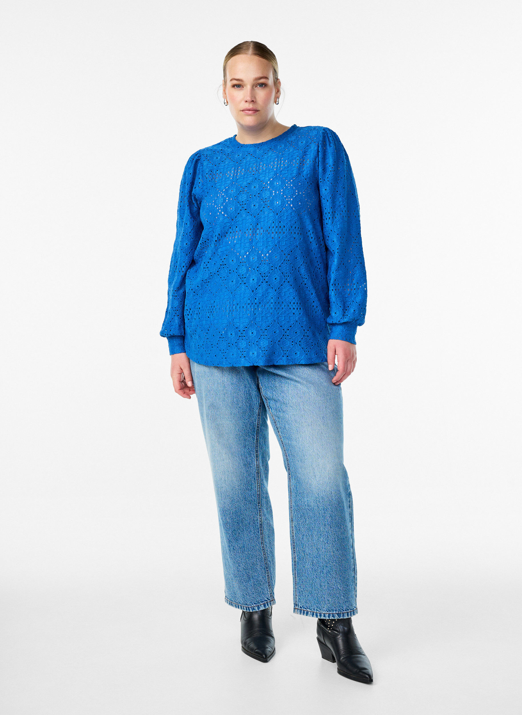 Zizzi Blouse met lange mouwen en opengewerkte borduursels, Blauw, Model image number 1